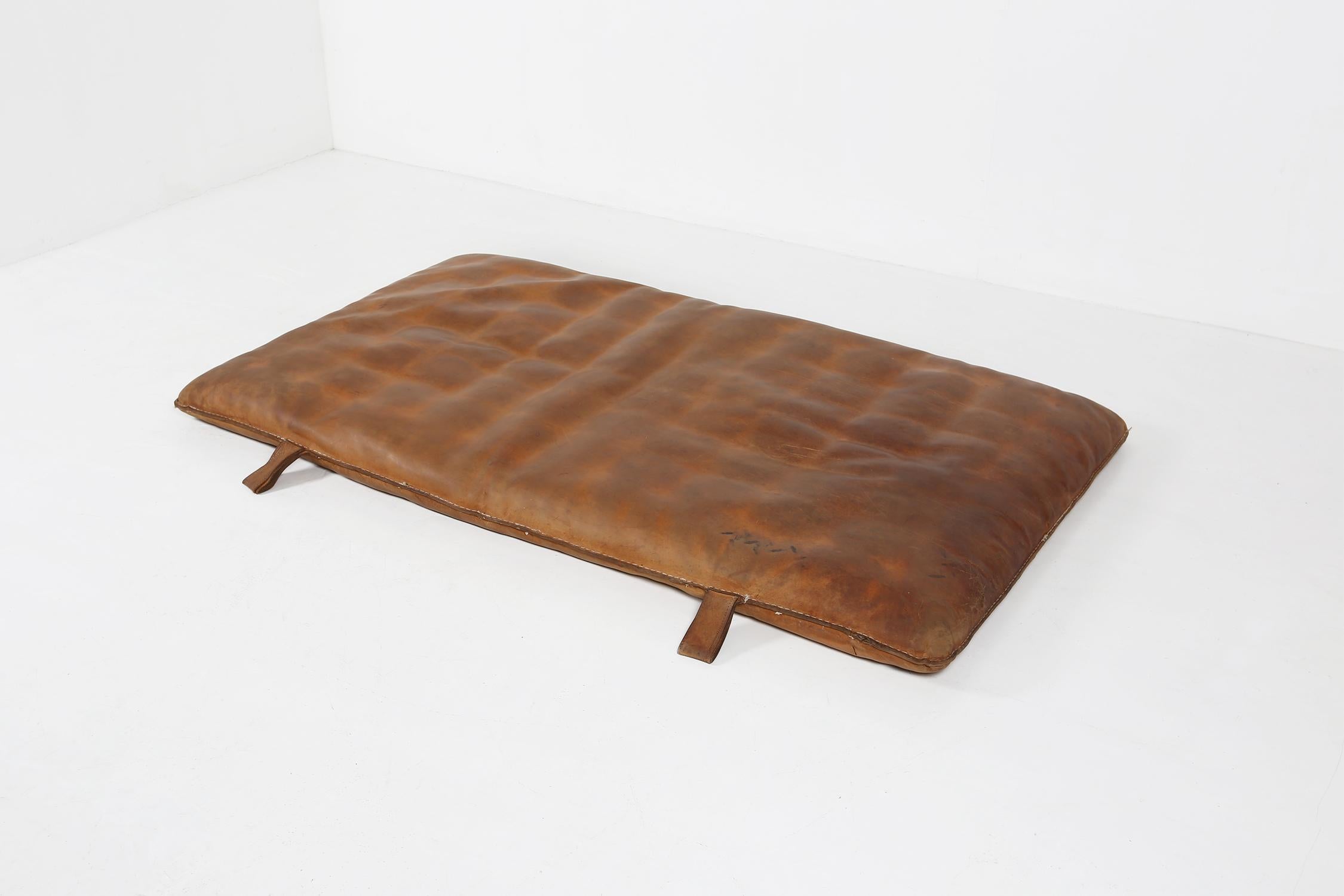 Leather gym mat ca.1930 Belgium.
Made from thick but soft leather.
With a very nice patina.