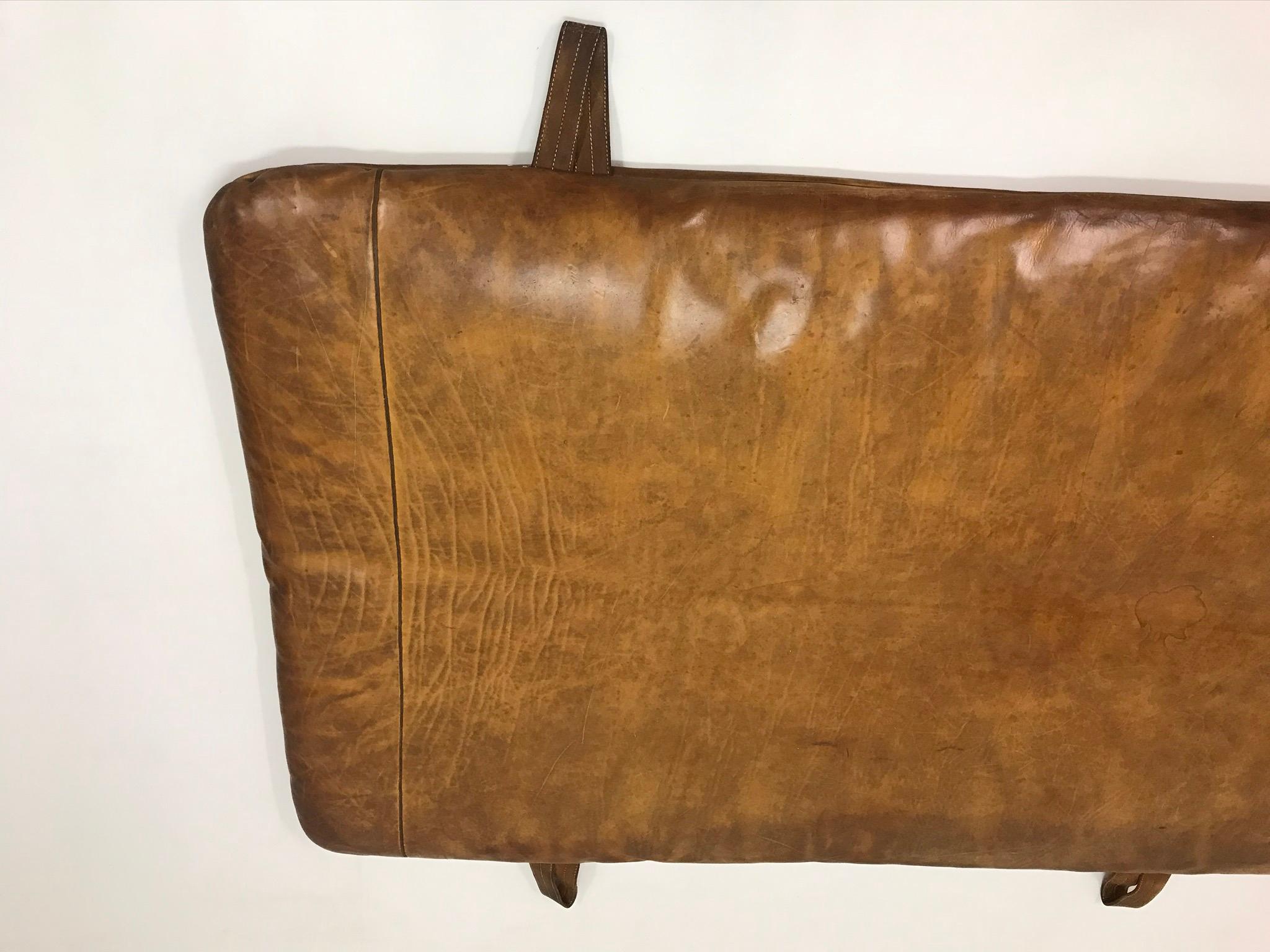The mat has thick leather in original patina in a very good condition.