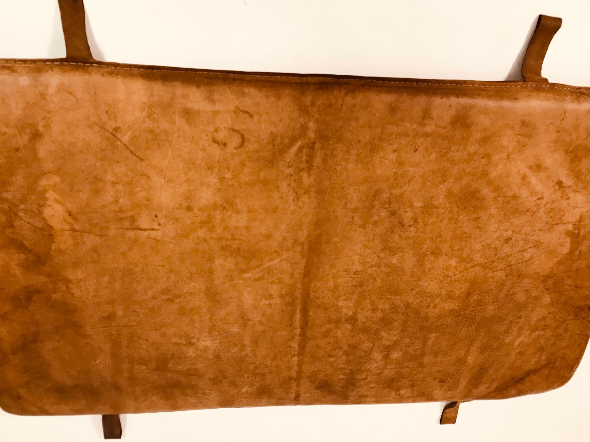 The mat has thick leather in original patina in a very good condition.
