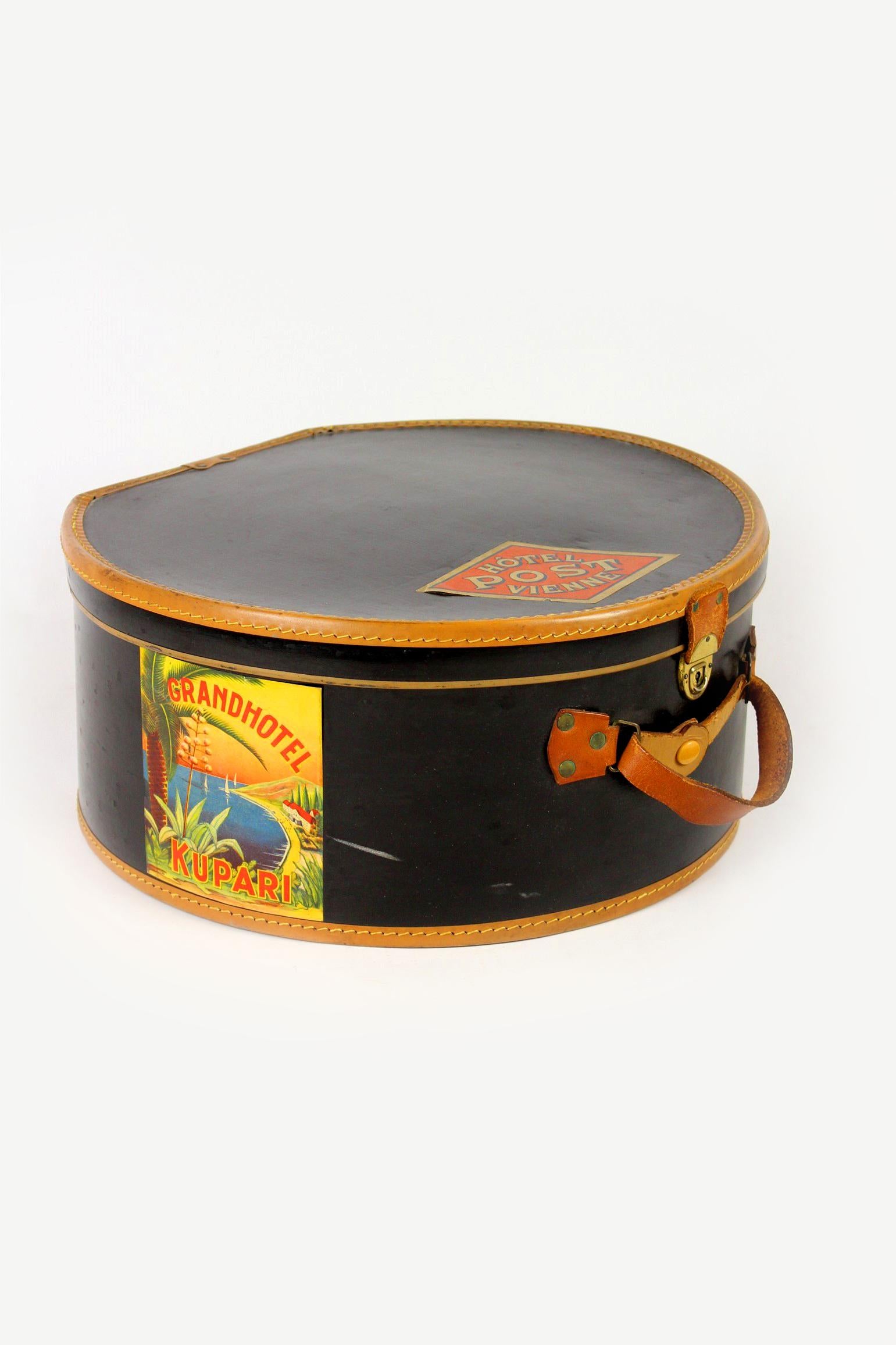 A leather hat box from the 1920s/1930s, comes from the Czech Republic, is in very good condition. It has original stickers from the POST Vienne hotel (Austria) and the Grand Hotel in Kupari (Croatia). The Grand Hotel was built in 1920 by the Czech