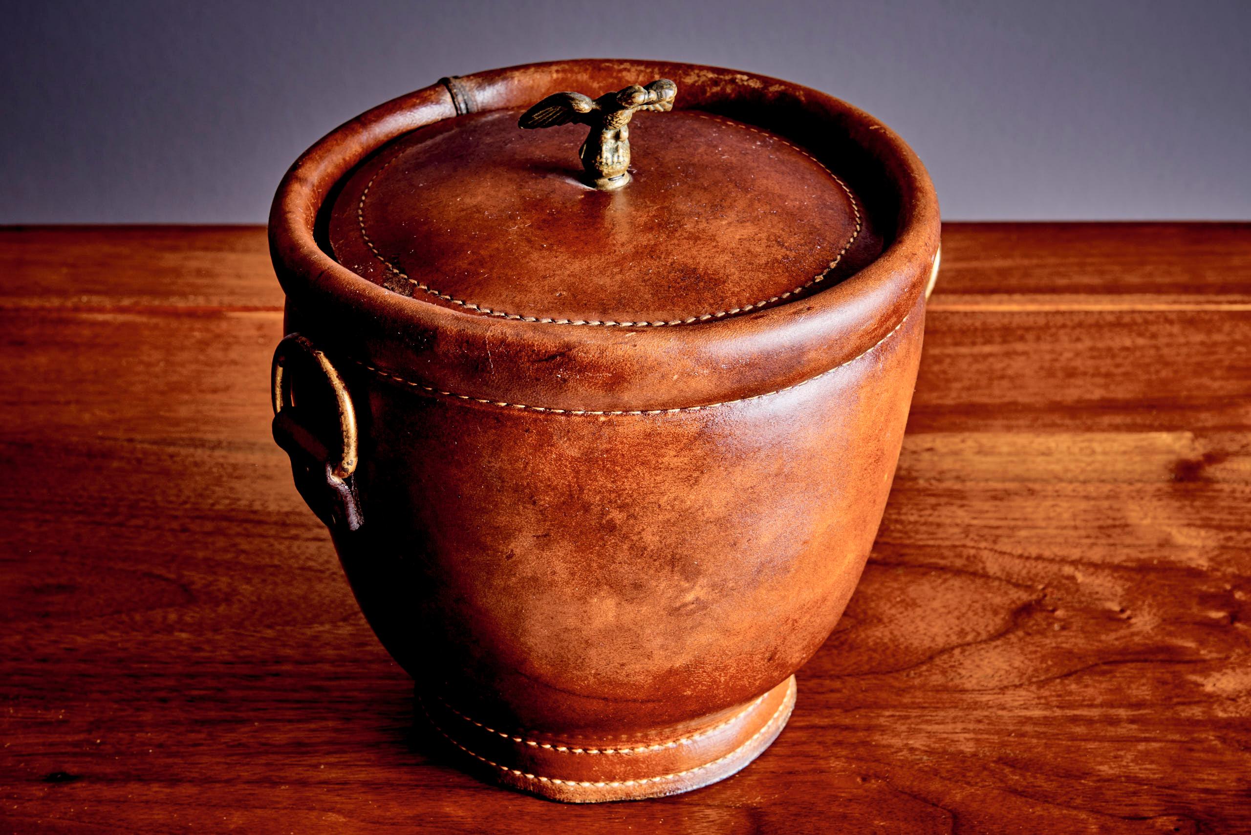 Leather Ice Bucket with Eagle shaped Handle Norteamericano en venta