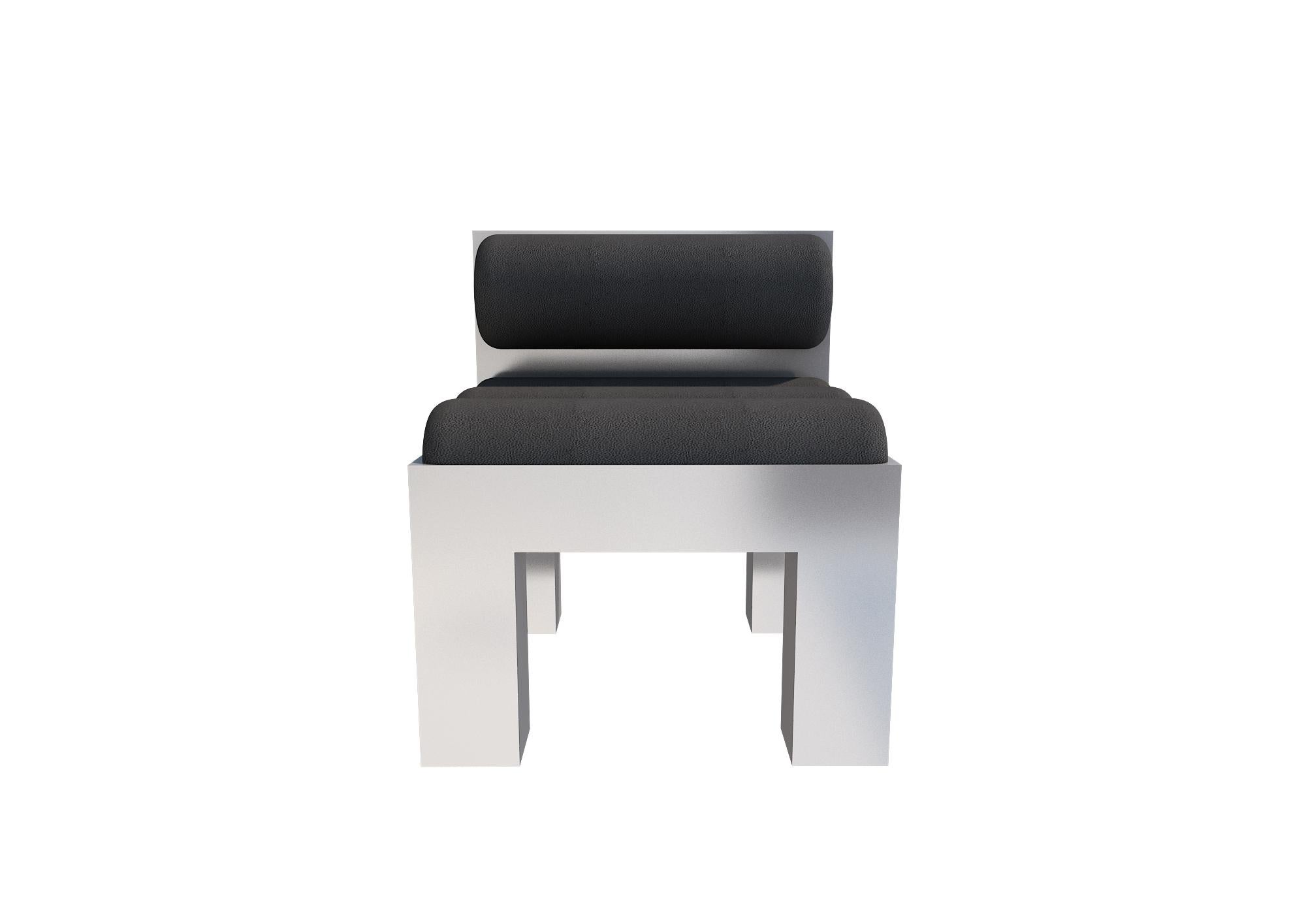 Chaise longue Jam en cuir par Melis Tatlicibasi
Dimensions : L 60 x D 60 x H 85 cm
Matériaux : Cuir. Base en bois naturel peinte en laiton, argent, or, noir laqué ou beige. 
. 

Également disponible en tissu d'ameublement, en boucle, en velours ou