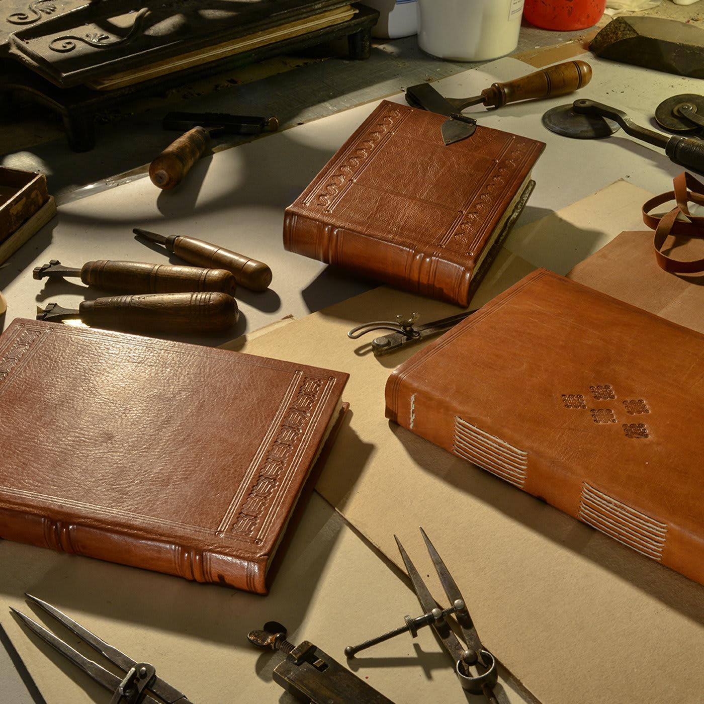 Leather Journal In New Condition For Sale In Milan, IT