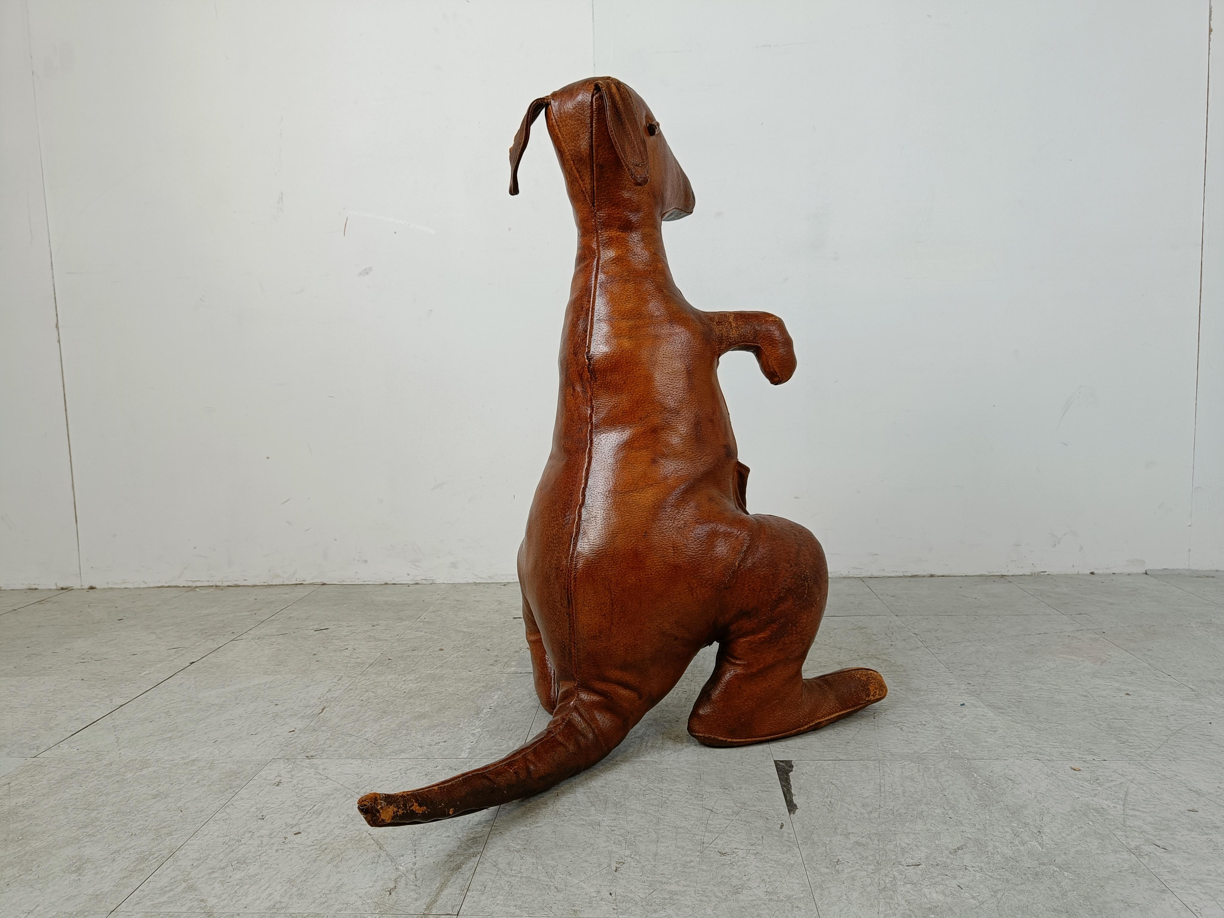 Leather kangaroo Magazine holder by Dimitri Omersa for Abercrombie & Fitch, 1960 In Good Condition In Leuven, Vlaams Gewest