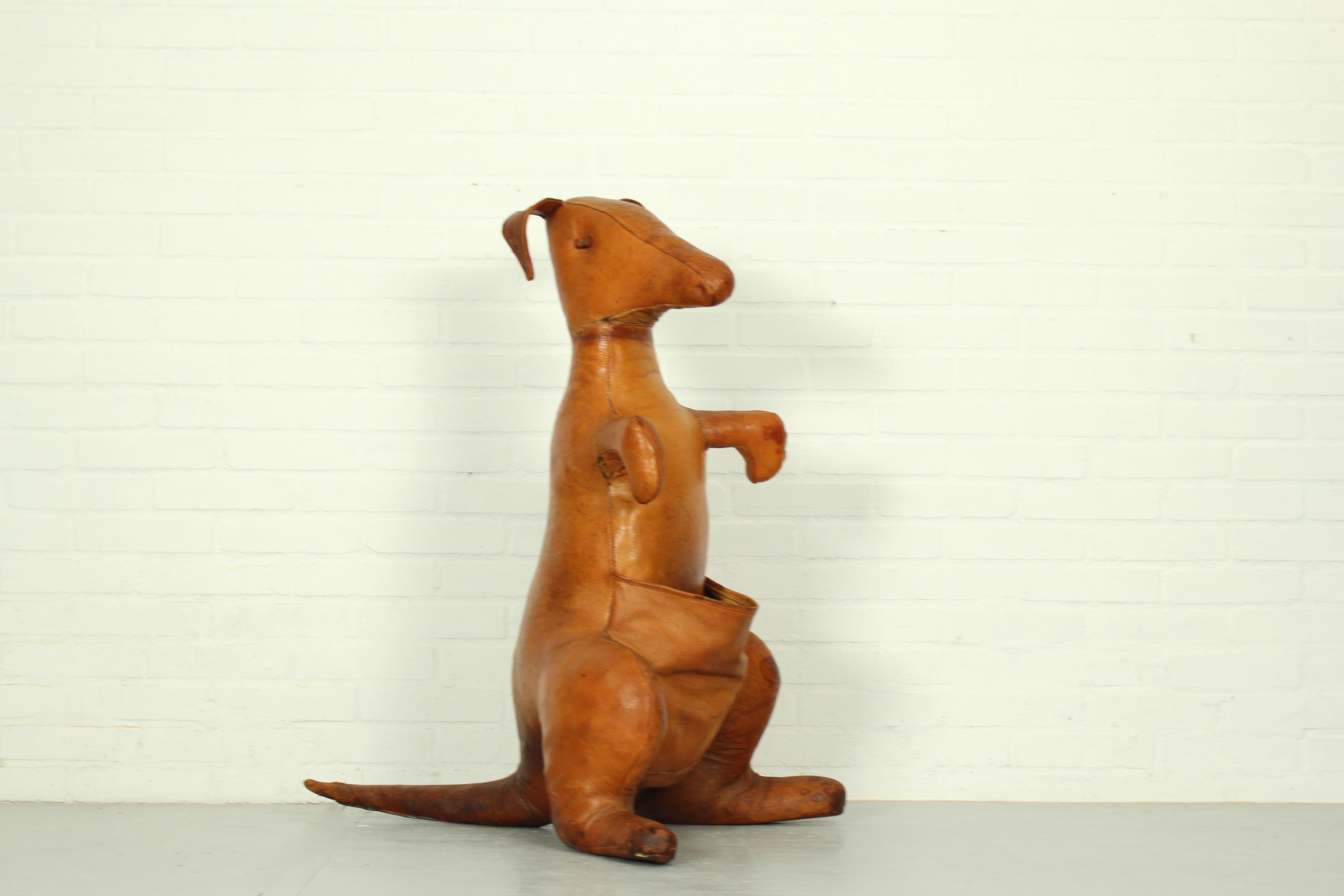 Leather Kangaroo Magazine Stand by Dimitri Omersa, England, 1960s In Distressed Condition For Sale In Appeltern, Gelderland