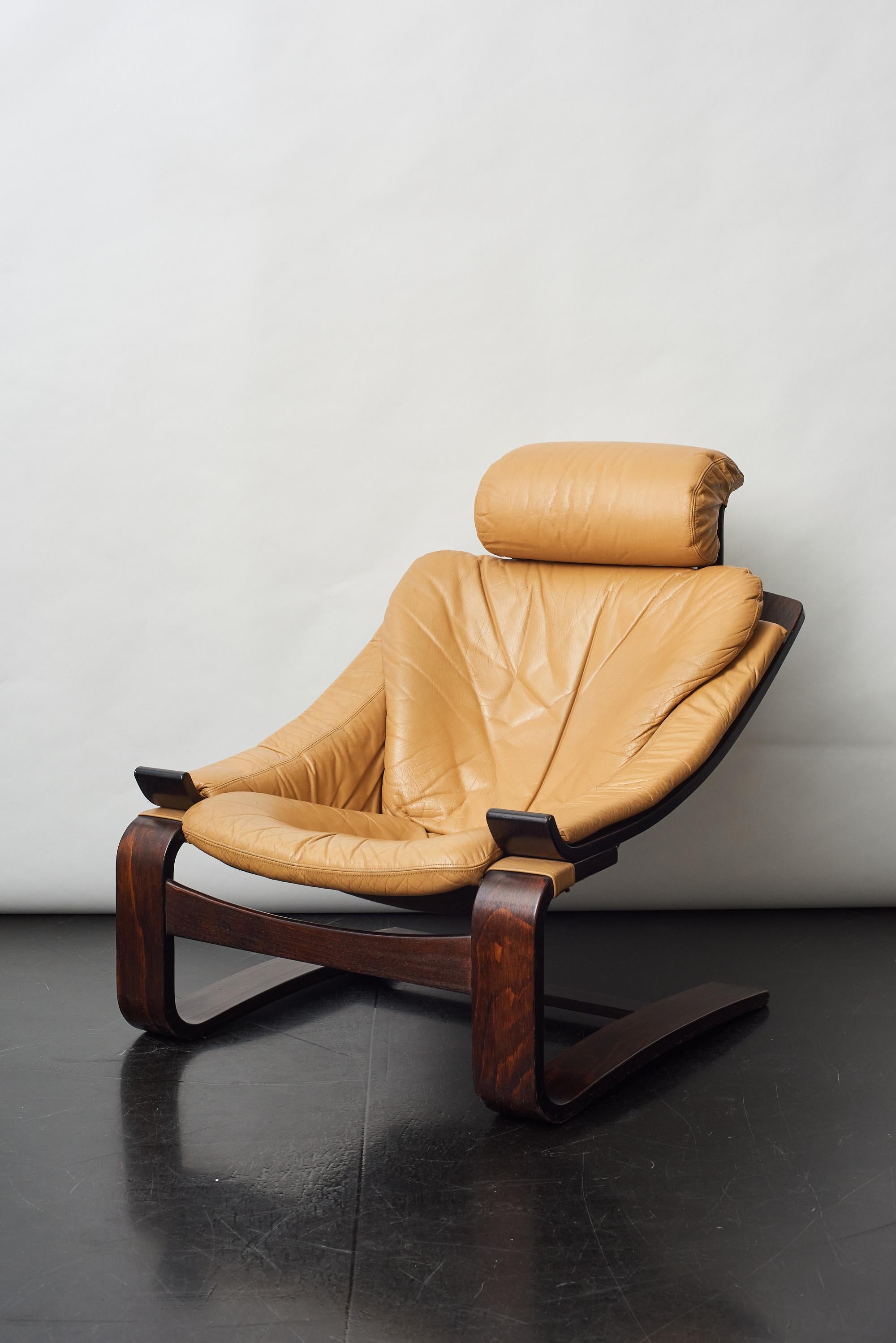 Cognac leather bentwood rosewood ‘Kroken’ lounge chair designed by Ake Fribytter, Sweden 1974.
Super comfortable cantilever lounge chair!
Very good condition!