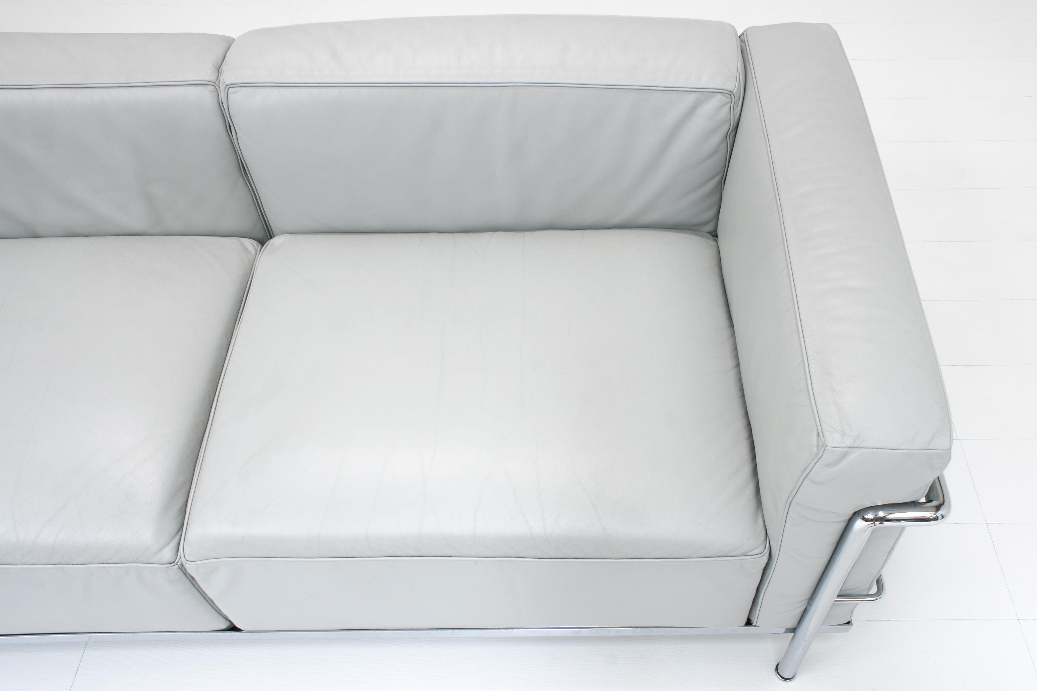 Leder-Sofa LC3 Grand Confort von Le Corbusier & C. Perriand für Cassina (1/2) im Zustand „Gut“ im Angebot in Izegem, VWV