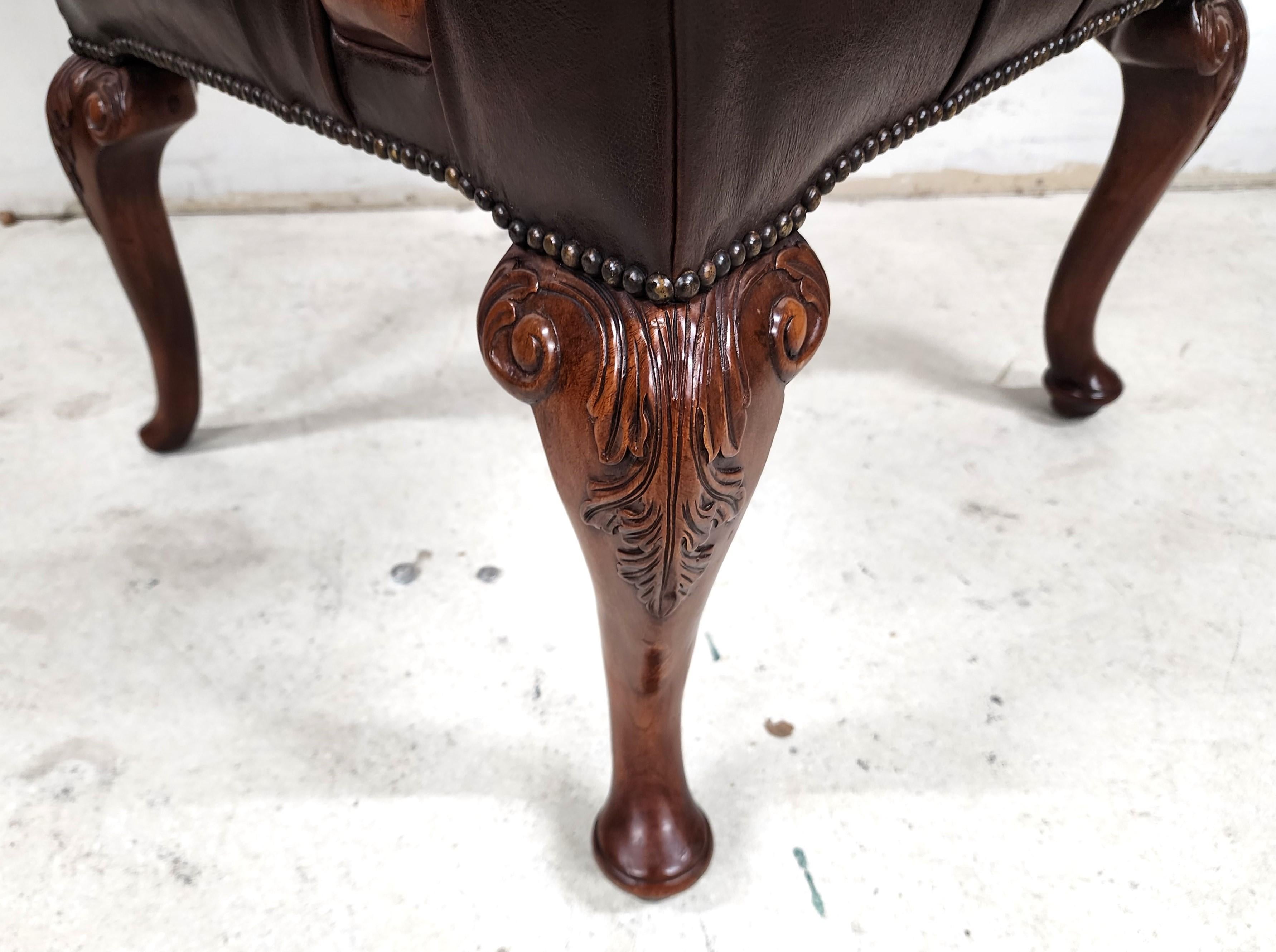 Fauteuil de bibliothèque en cuir de Theodore Alexander en vente 7
