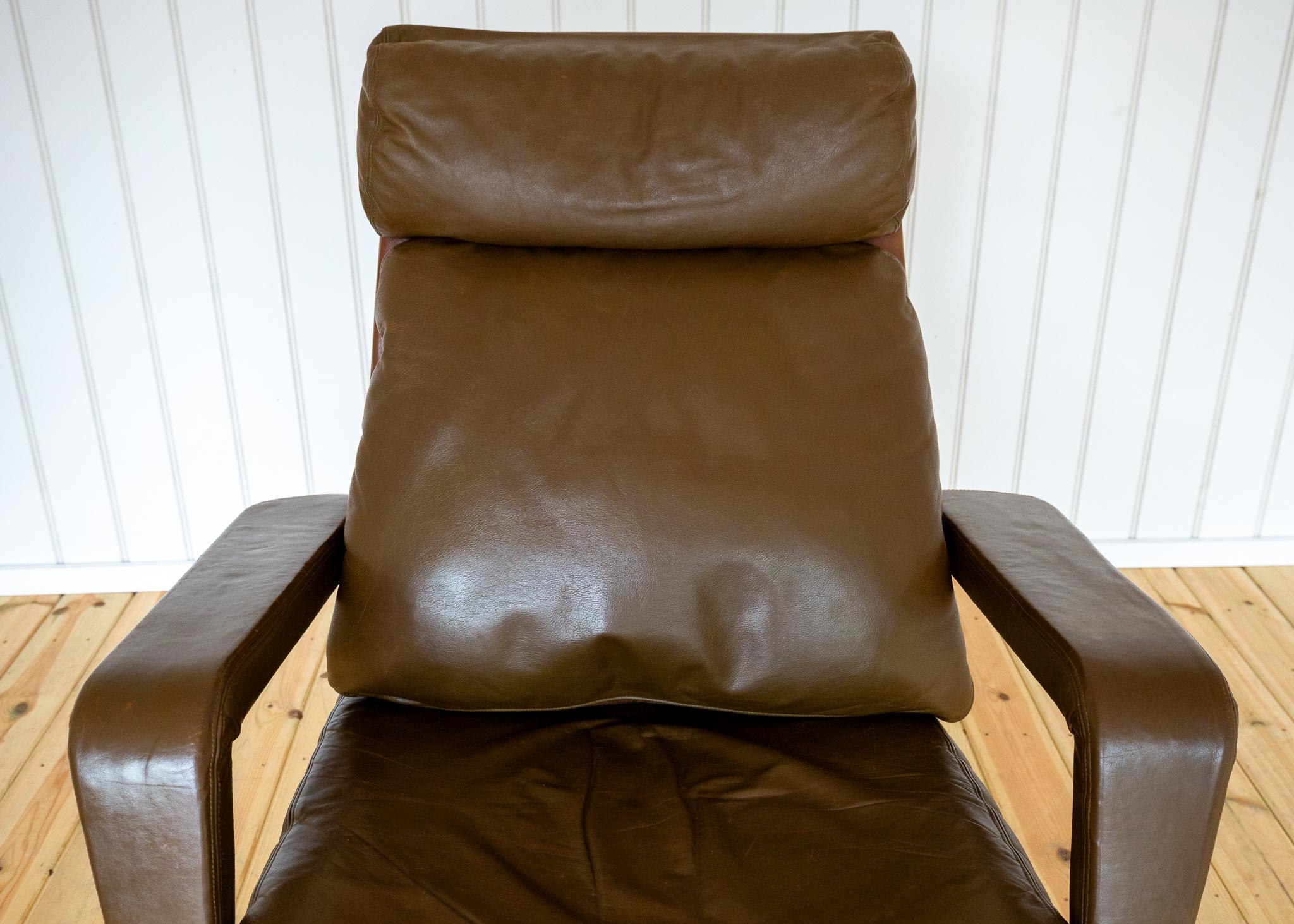 Leather Lounge Armchair and Footstool 1960s Hans Kaufeld Mid Century MCM Swivel en vente 3