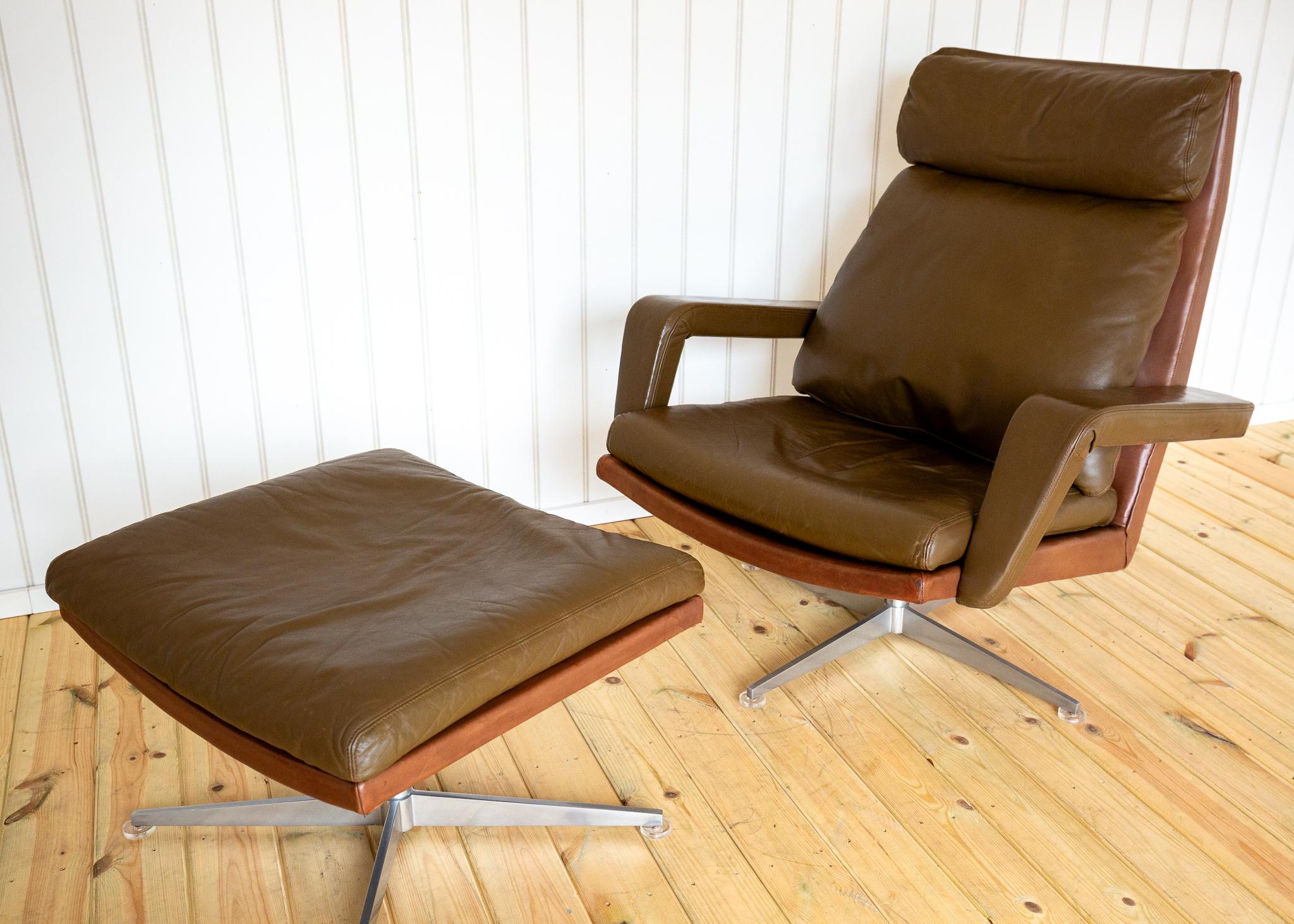 Leather Lounge Armchair and Footstool 1960s Hans Kaufeld Mid Century MCM Swivel en vente 5