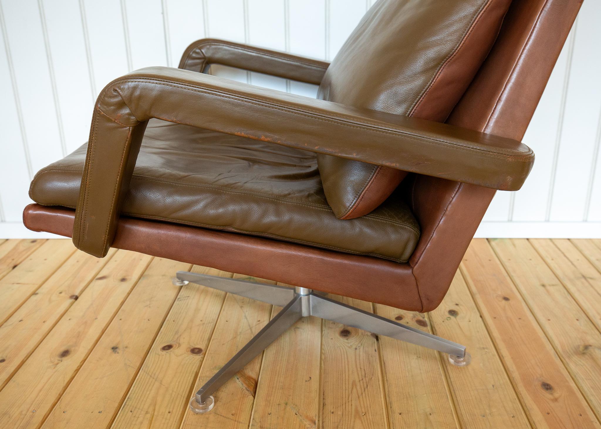 Leather Lounge Armchair and Footstool 1960s Hans Kaufeld Mid Century MCM Swivel en vente 10