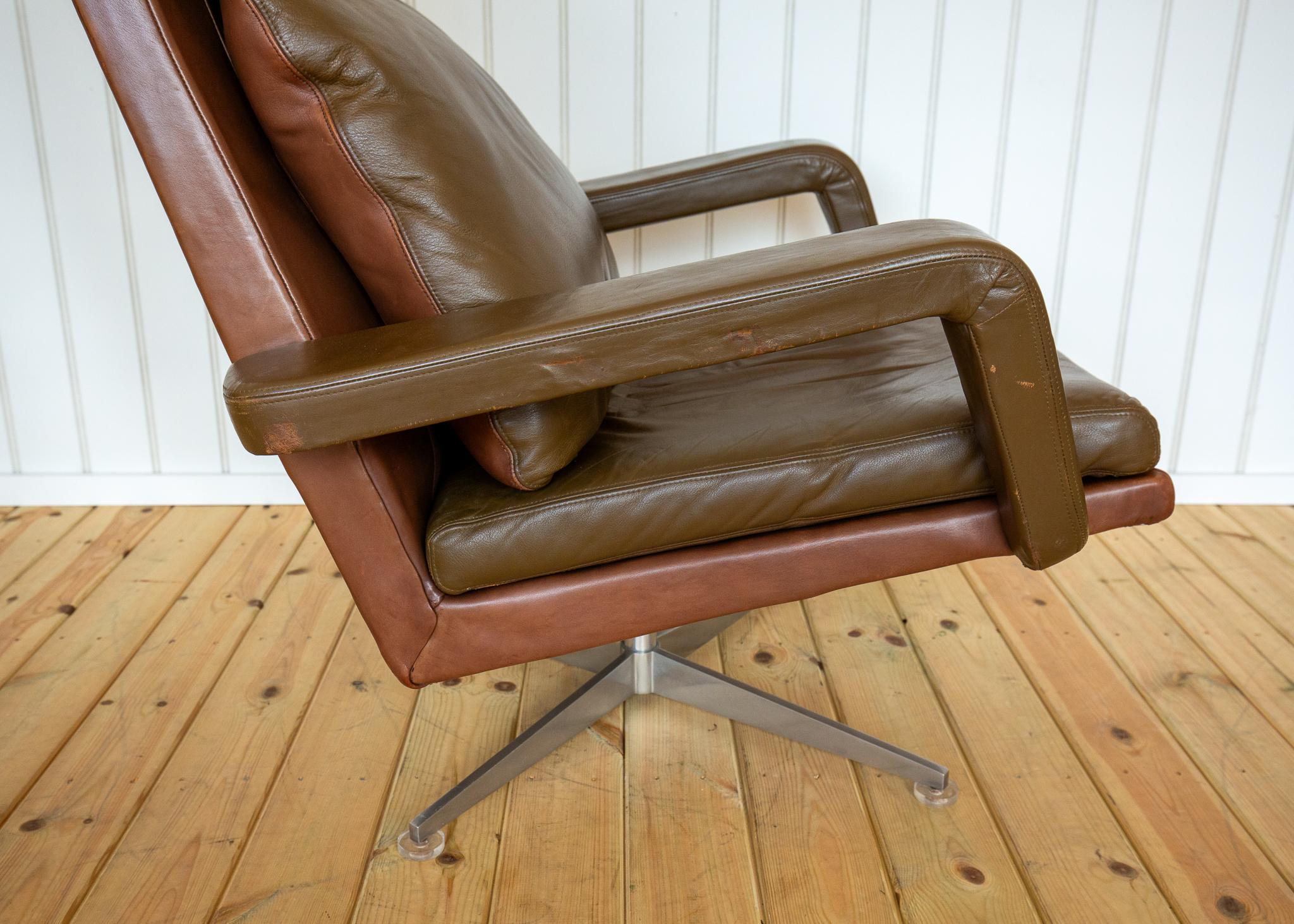 Leather Lounge Armchair and Footstool 1960s Hans Kaufeld Mid Century MCM Swivel en vente 11