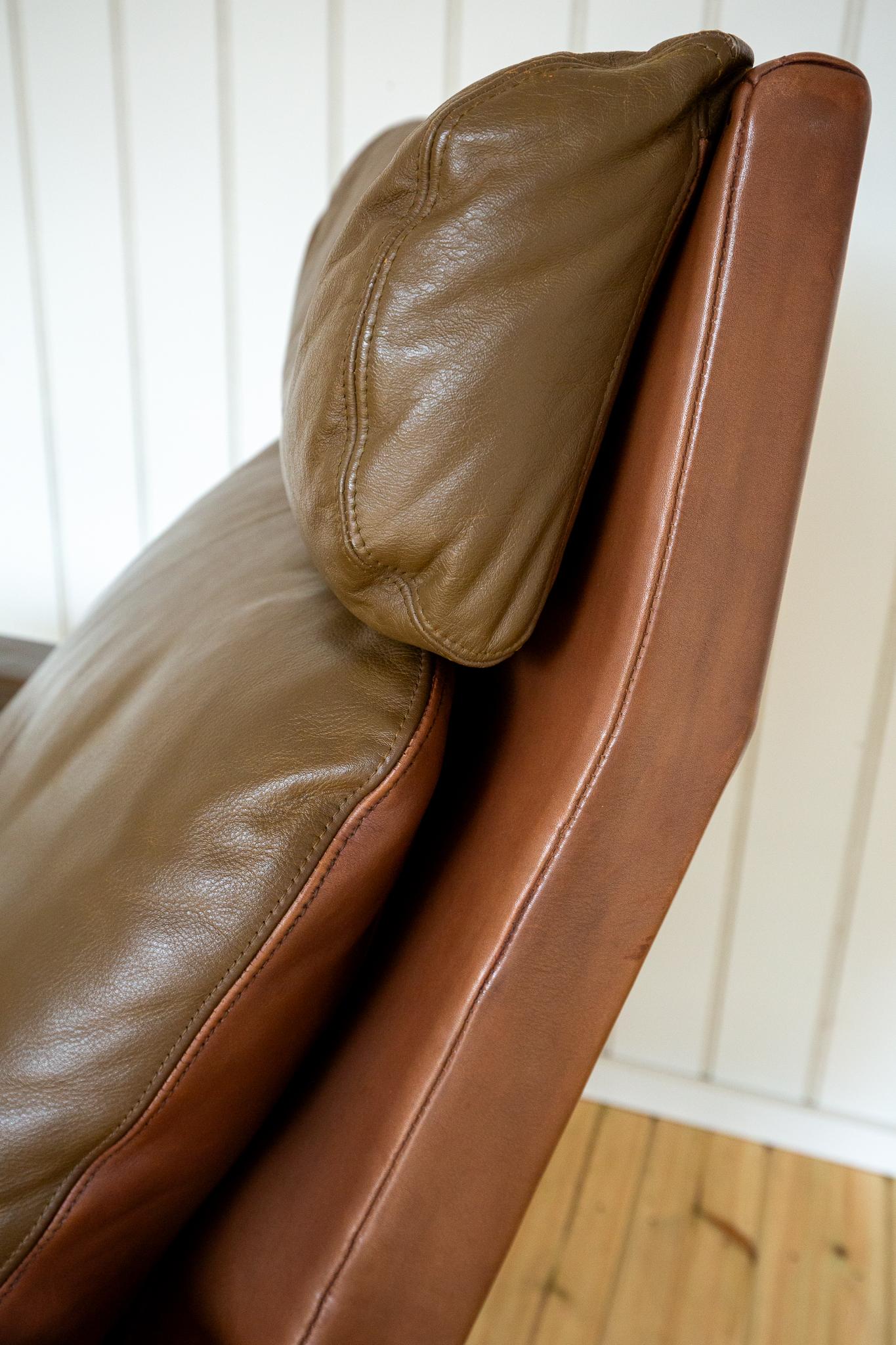 Leather Lounge Armchair and Footstool 1960s Hans Kaufeld Mid Century MCM Swivel Bon état - En vente à London, GB