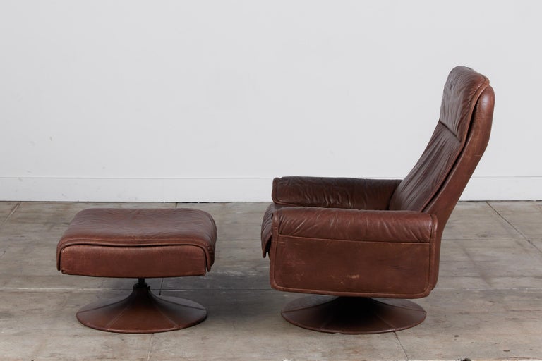 Late 20th Century Leather Lounge Chair and Ottoman for Artima For Sale