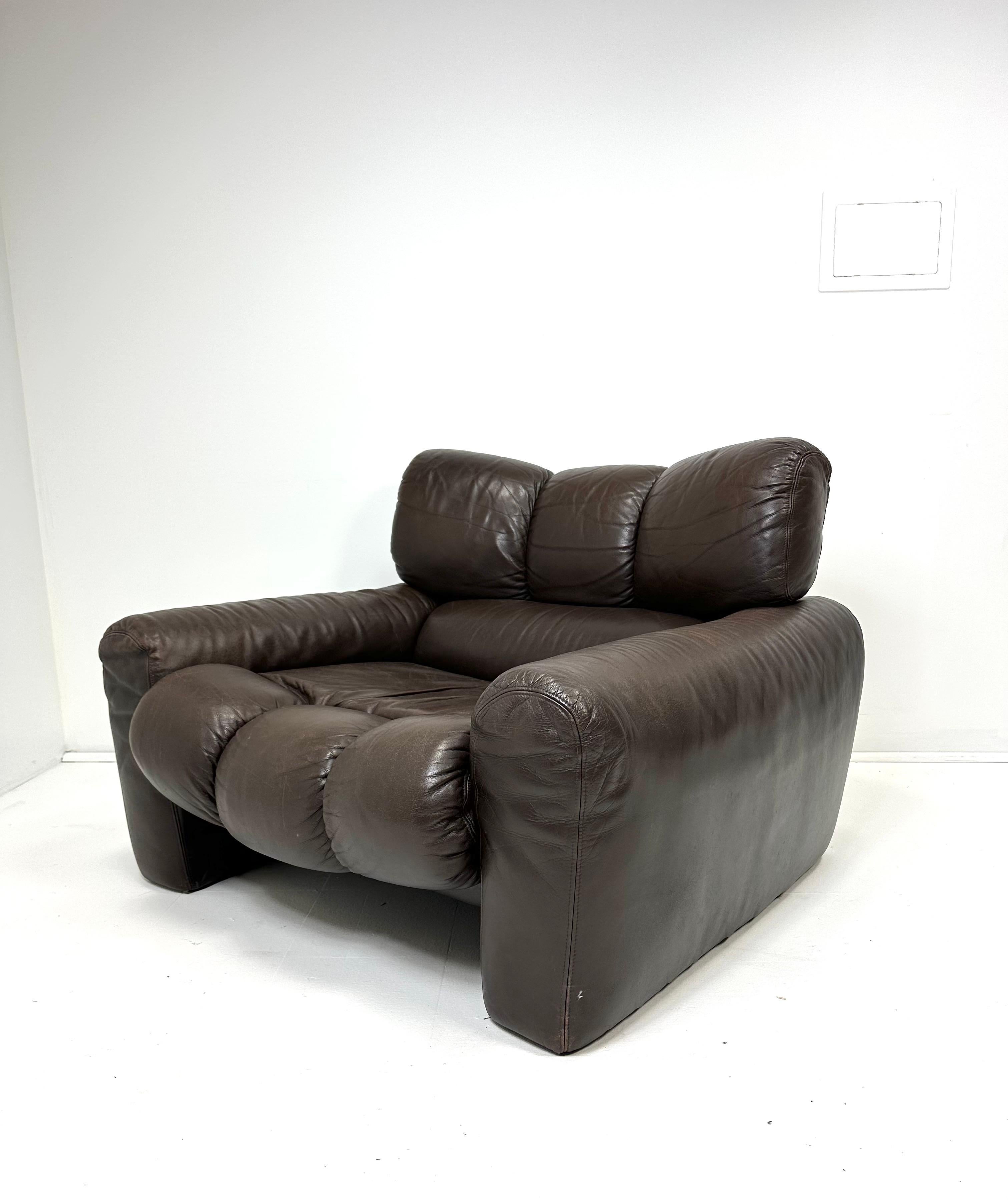 Ledersessel aus den 1970er Jahren, entworfen von Tongiana Stefano chair. Original dunkelbraunes Leder.