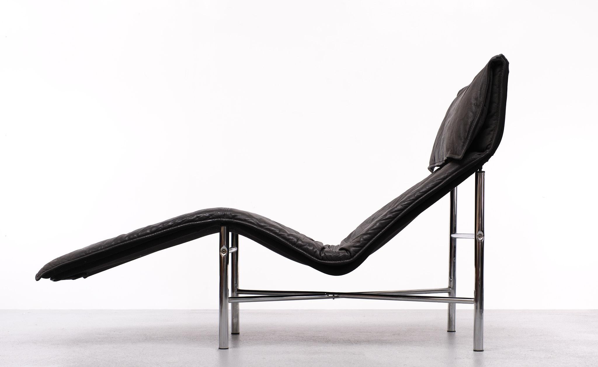 Vintage Skye Lounge Chair, designed by Tord Björklund and manufactured by Ikea in Sweden in, 1980s. The frame is made from tubular Chrome steel and the seating part comes in an Anthracite Grey leather color , good vintage condition. 

 Please don't