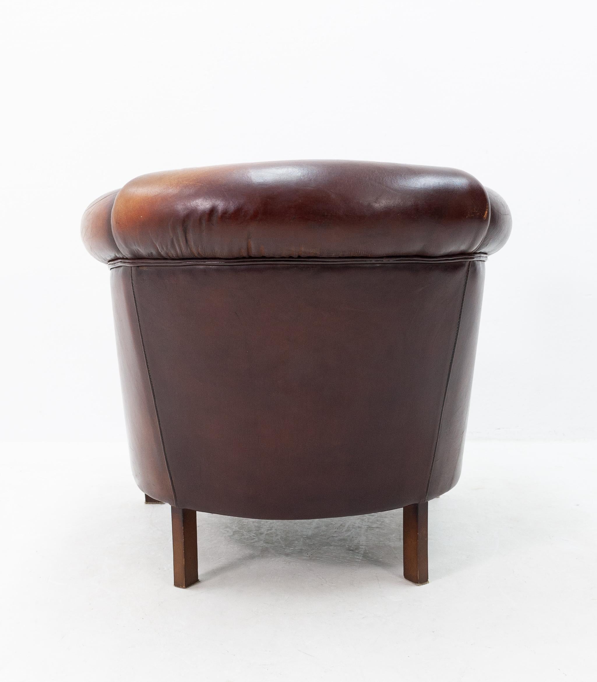 leather lounge chairs