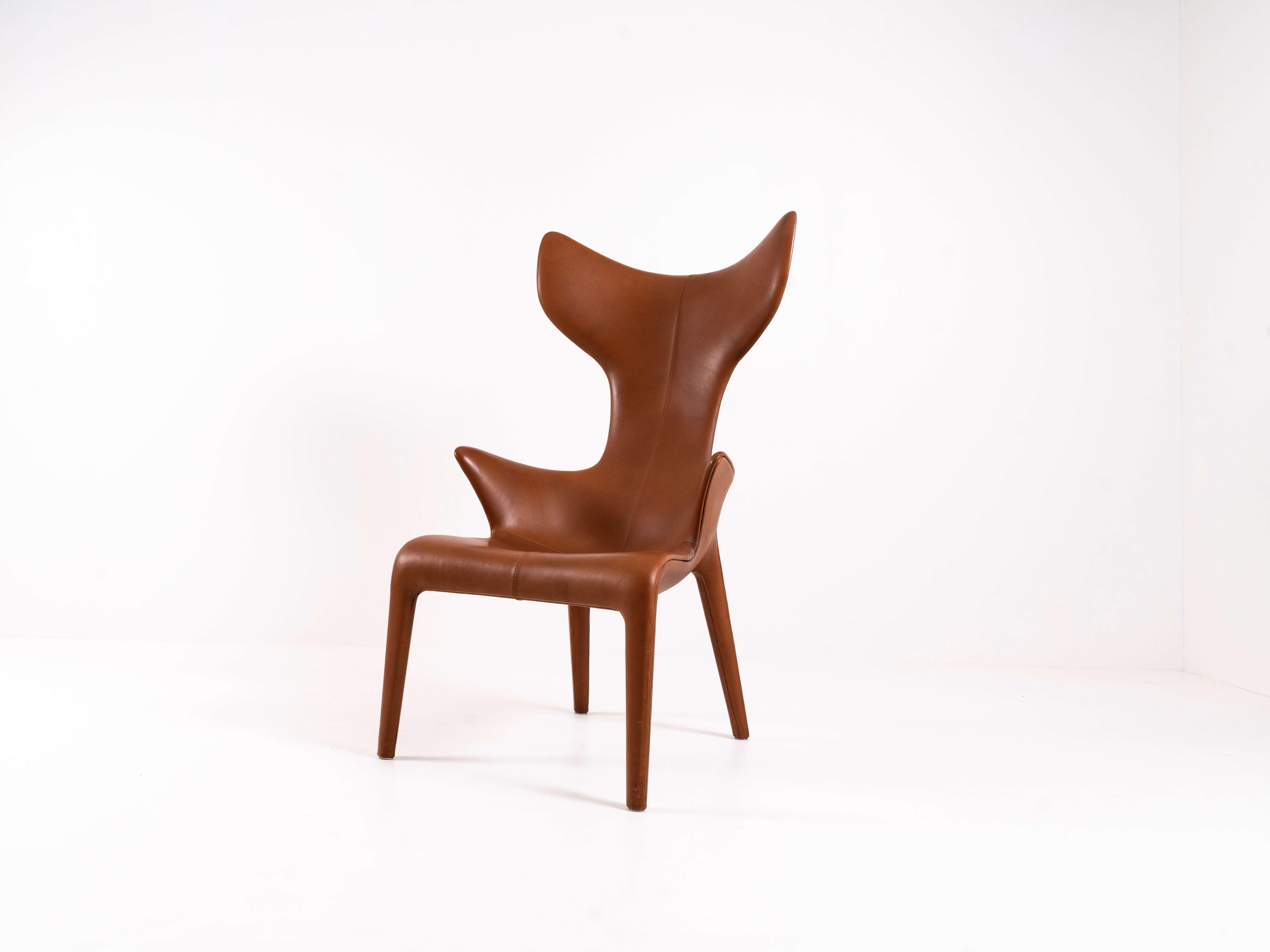 Loungesessel aus Leder 'Lou Read' für Driade. Dieser ikonische Sessel wurde von Philippe Starck und Eugenio Quitllet entworfen. Dieses Modell wurde für das Hotel Monceau in Paris entworfen. Die Form ist sehr organisch. Er hat eine Struktur aus