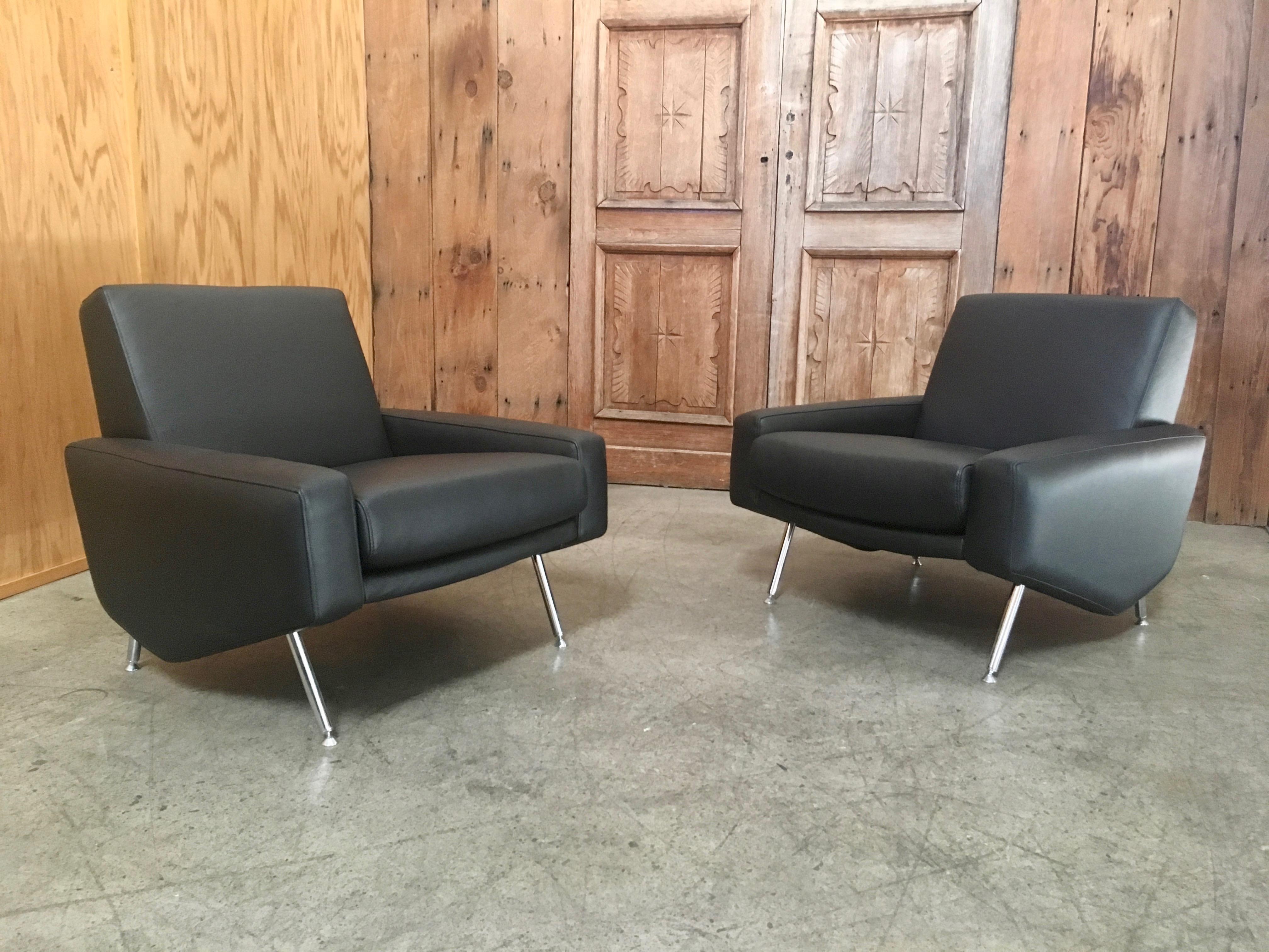 Leather Lounge Chairs by Airborne In Good Condition In Denton, TX
