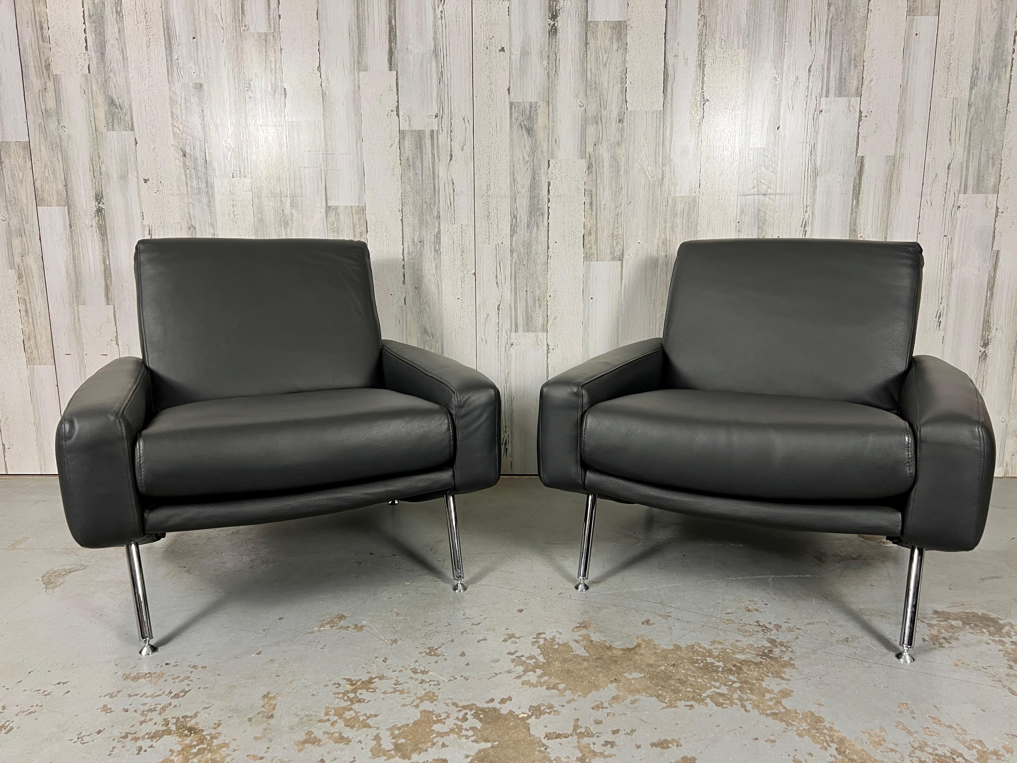 Leather Lounge Chairs by Airborne In Good Condition For Sale In Denton, TX