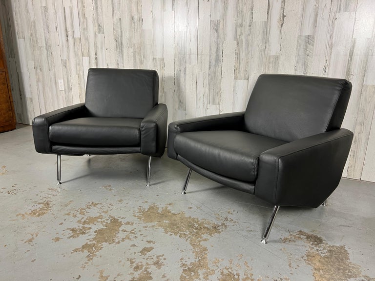 Leather Lounge Chairs by Airborne For Sale 1