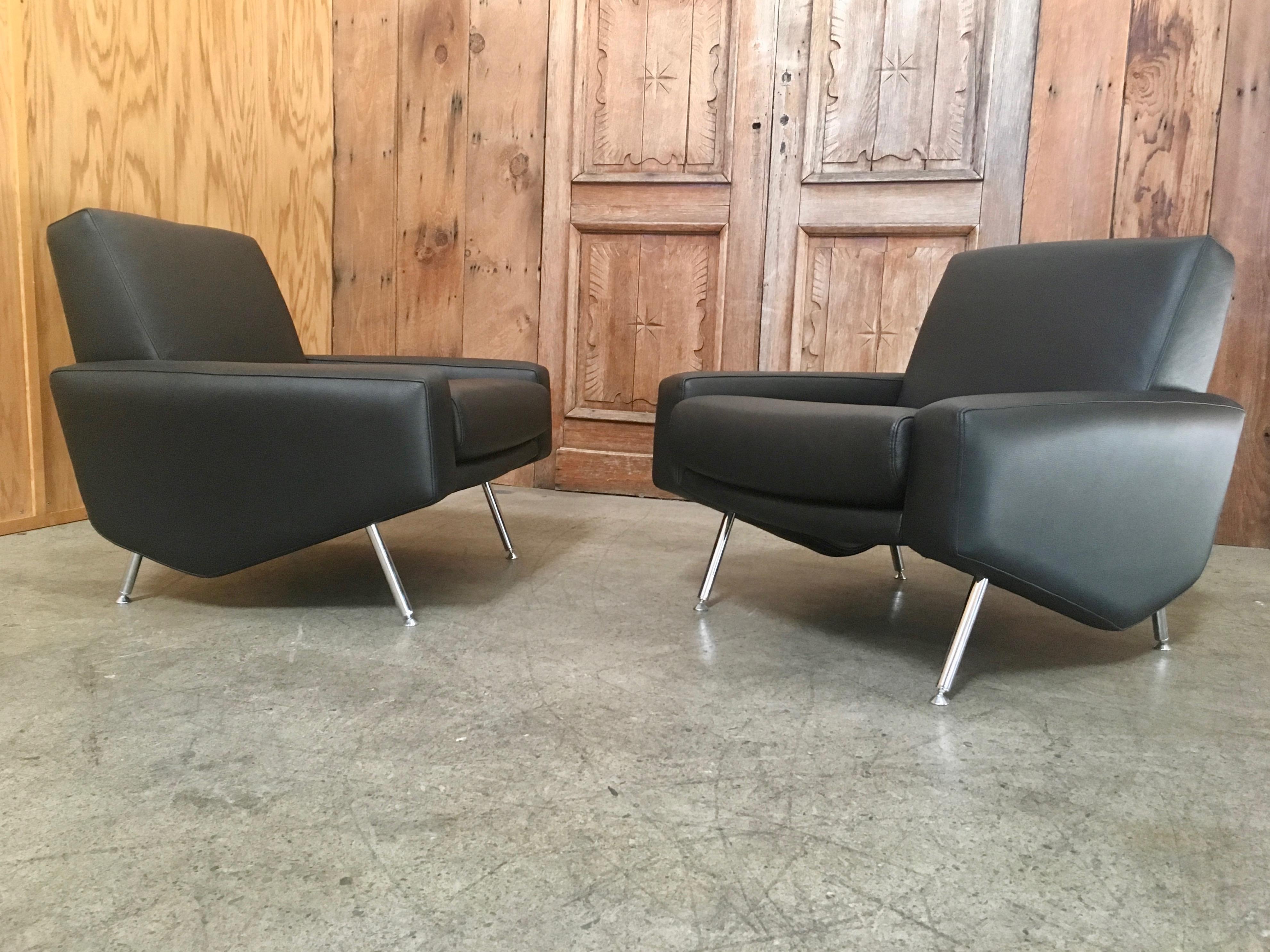 Leather Lounge Chairs by Airborne 3