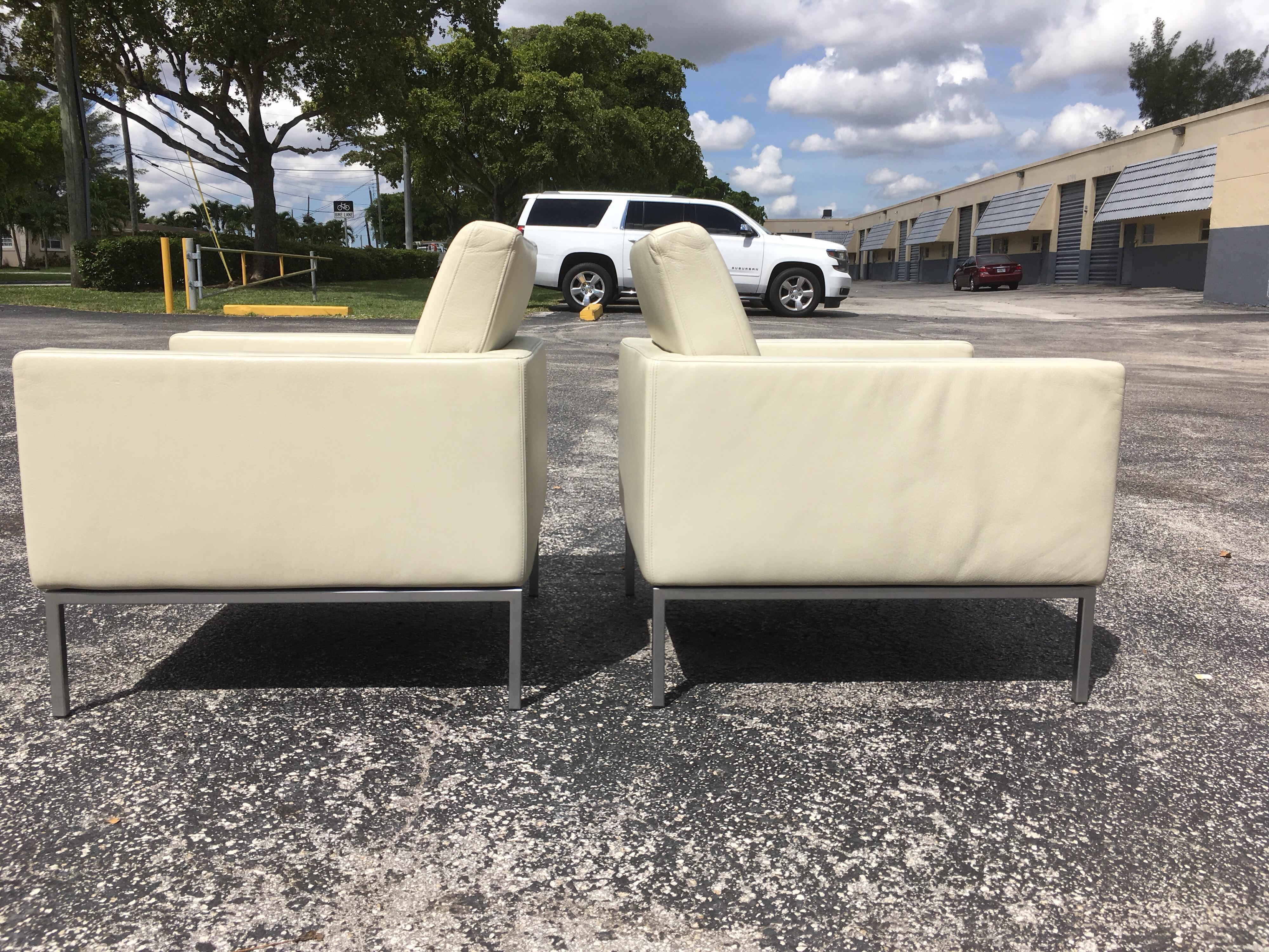 Leather Lounge Chairs by Knoll In Good Condition In Miami, FL