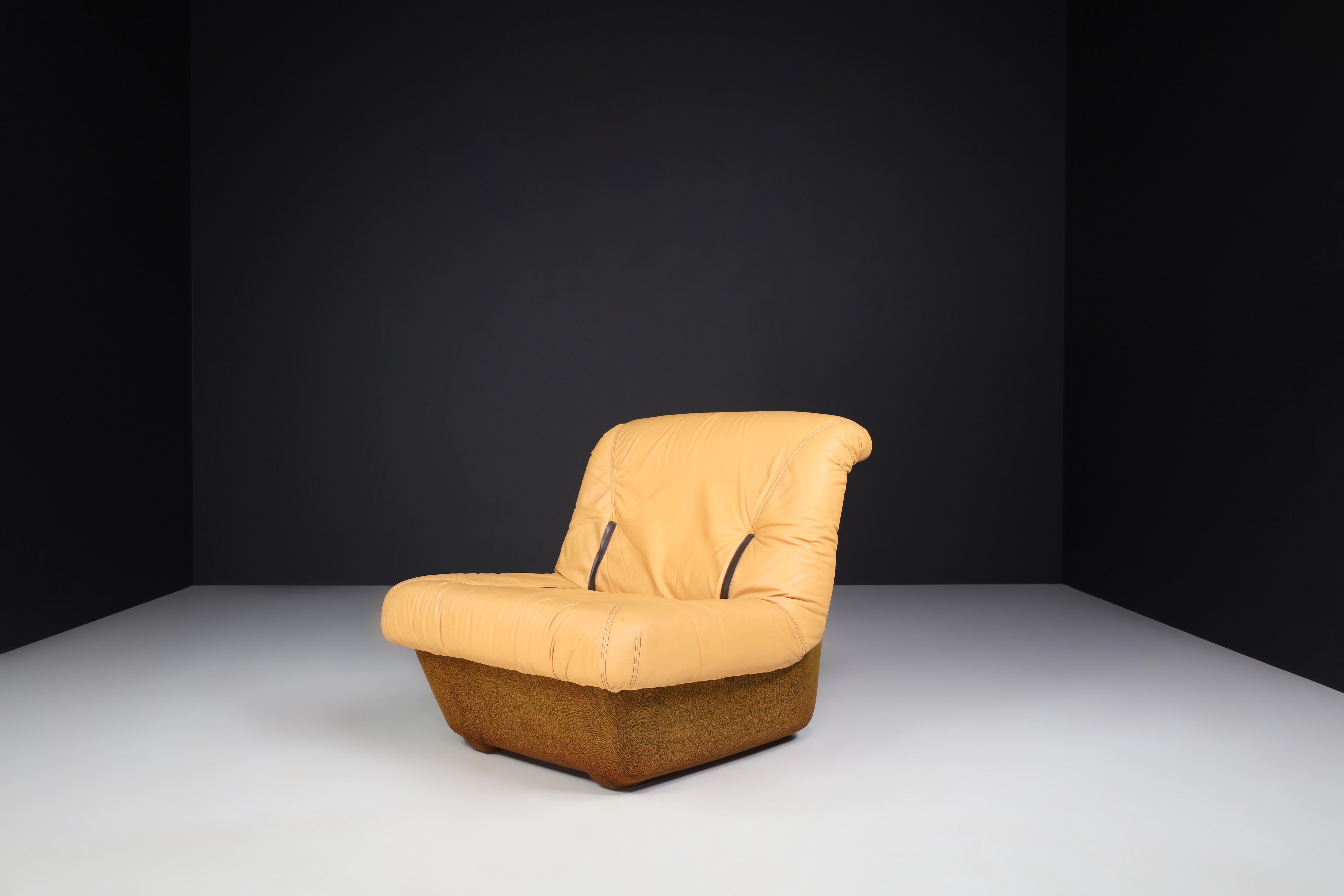 Modern leather lounge chairs by Lev & Lev, Italy 1970s

Lounge chairs Made by Lev & Lev Italy circa 1970, beautifully proportioned with brown upholstered bases and backs, with seat and front back support upholstered in creme/beige leather. These