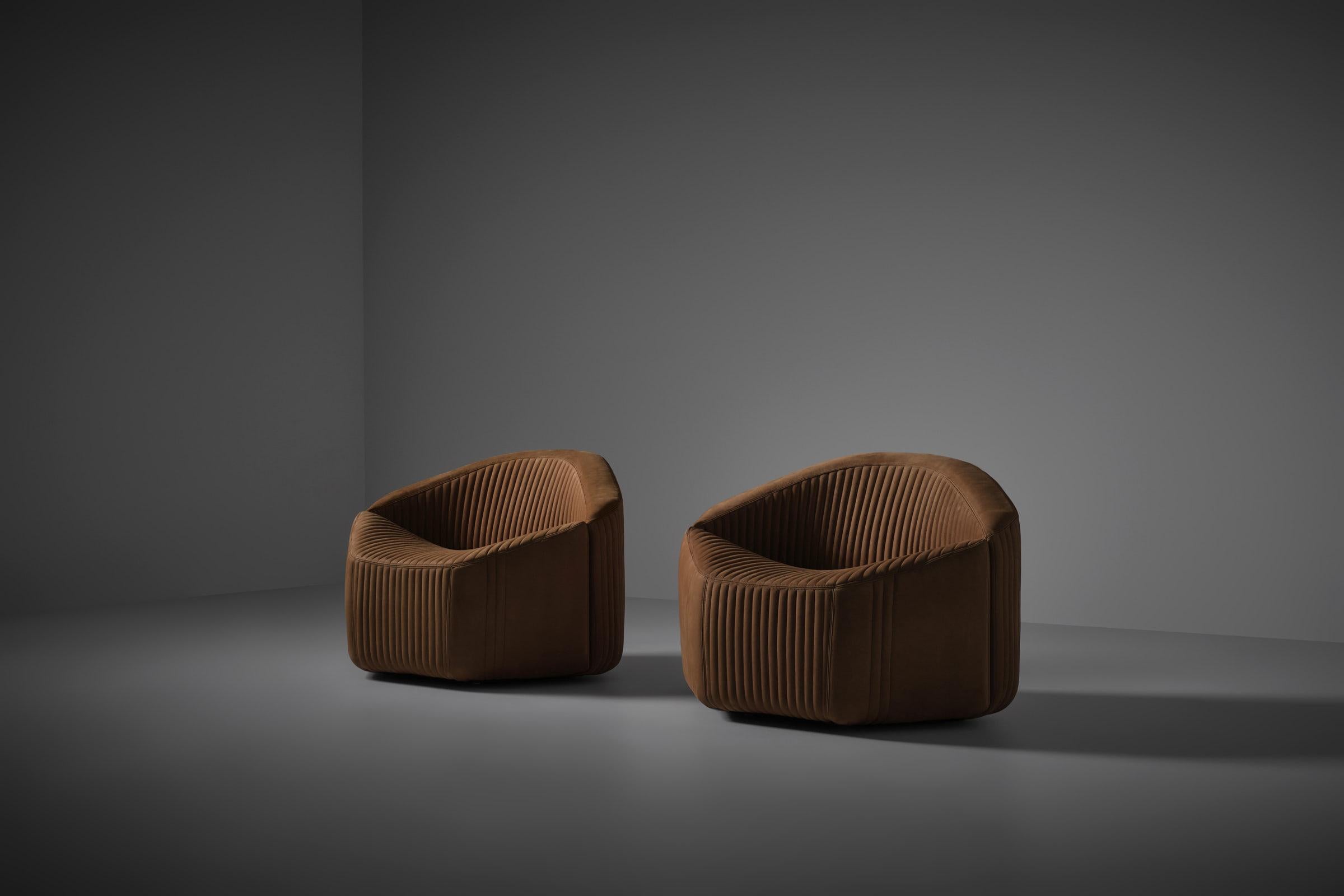 Leather Lounge chairs Model P64 chairs by Giovanni Offredi for Saporiti, Italy 1972. Extraordinary design consisting of two geometric trapezoidal elements, with an elegantly sliced, curved seat. The chairs feature a distinctive padded stitching
