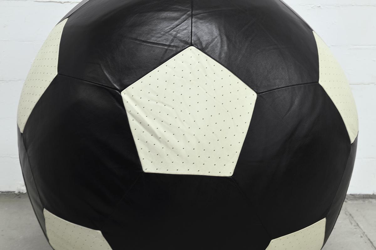 Leather Lounge Football ‘VIP’ by Edwin Niekel & Taco Regtien for Leolux, 2005 In Good Condition In The Hague, NL