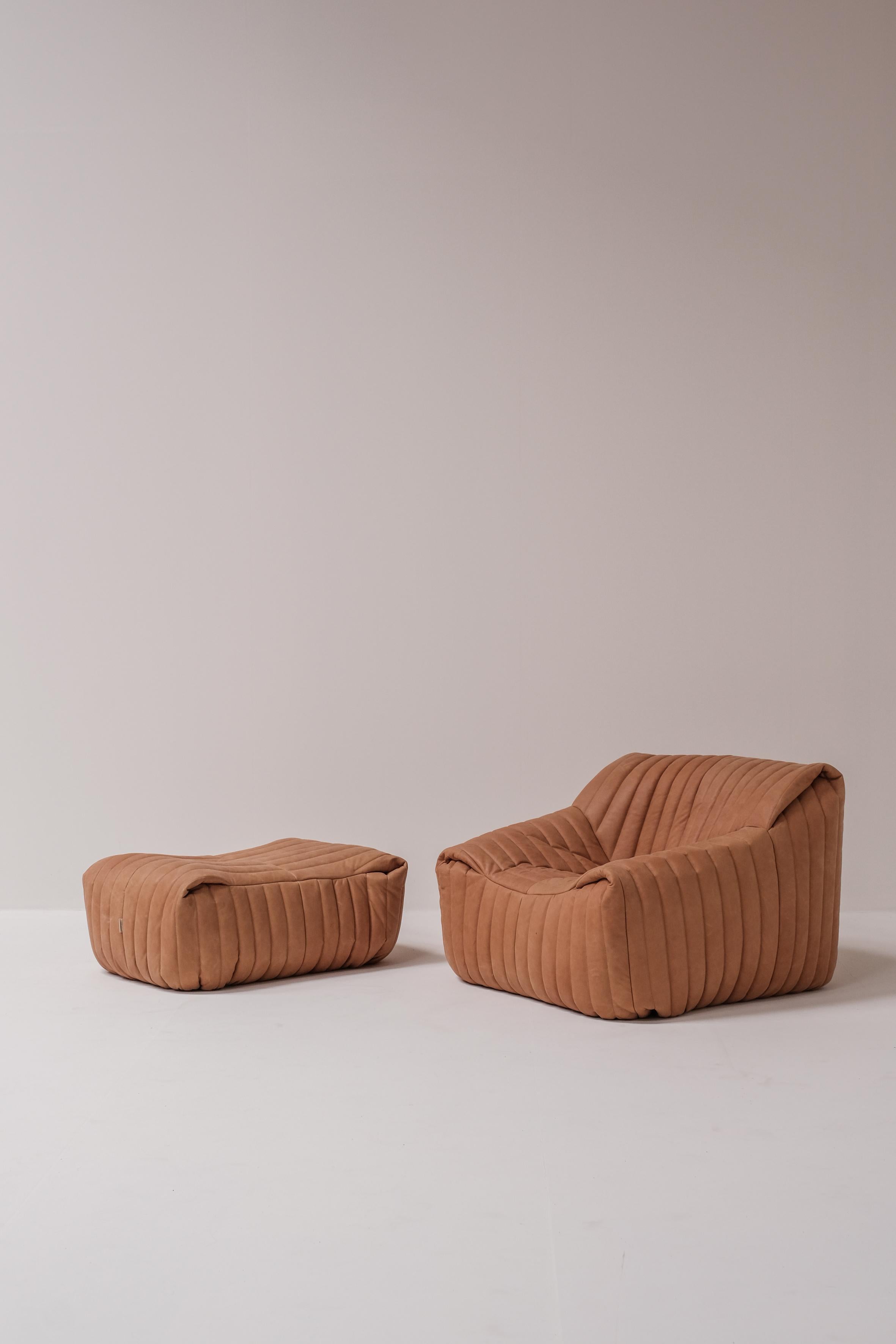 This beautiful leather lounge set has been reupholstered with new leather and hasn’t been used since then. Extremely comfortable and soft leather. 

Set: Pouf + one seater