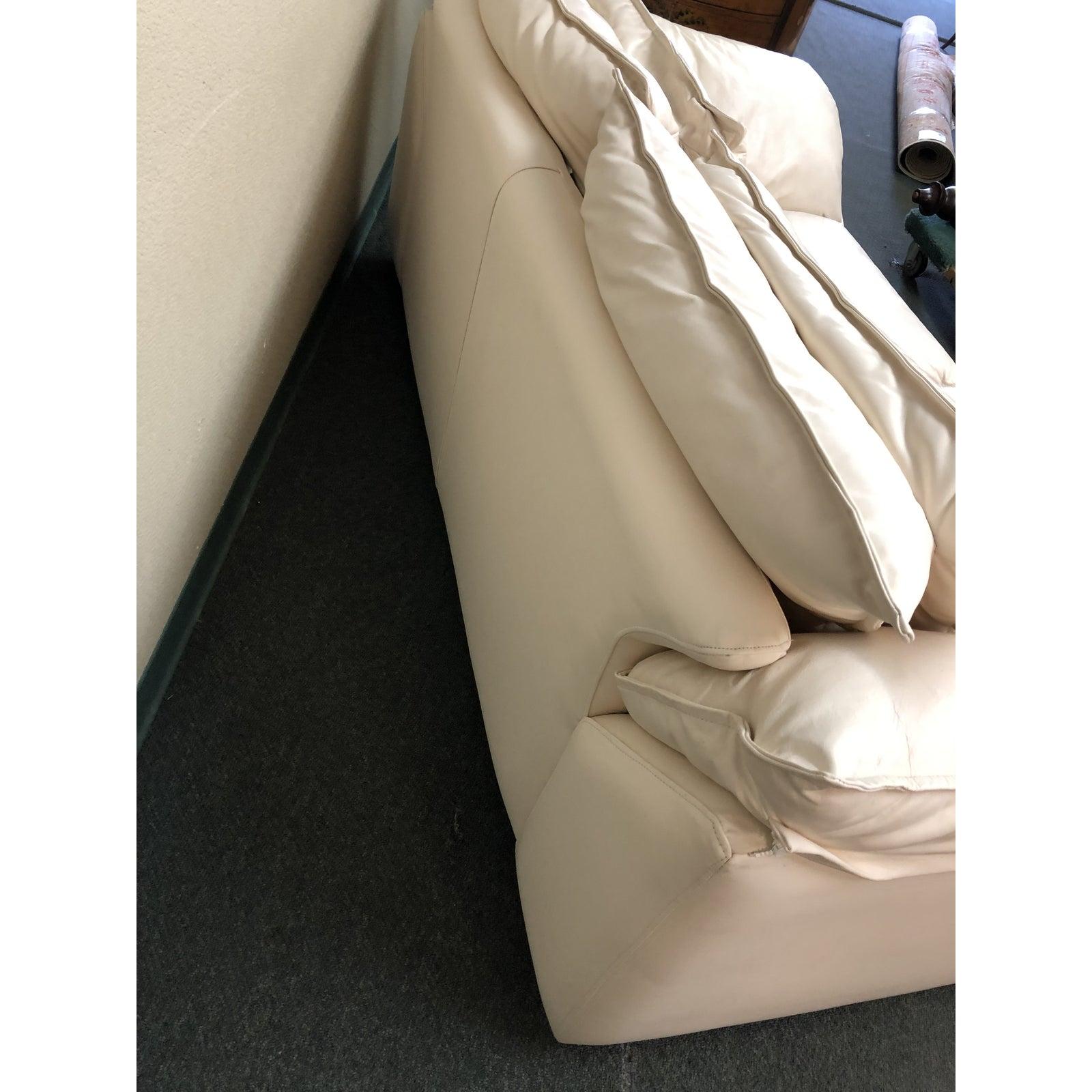 Leather Loveseat from Leather Center In Good Condition For Sale In San Francisco, CA