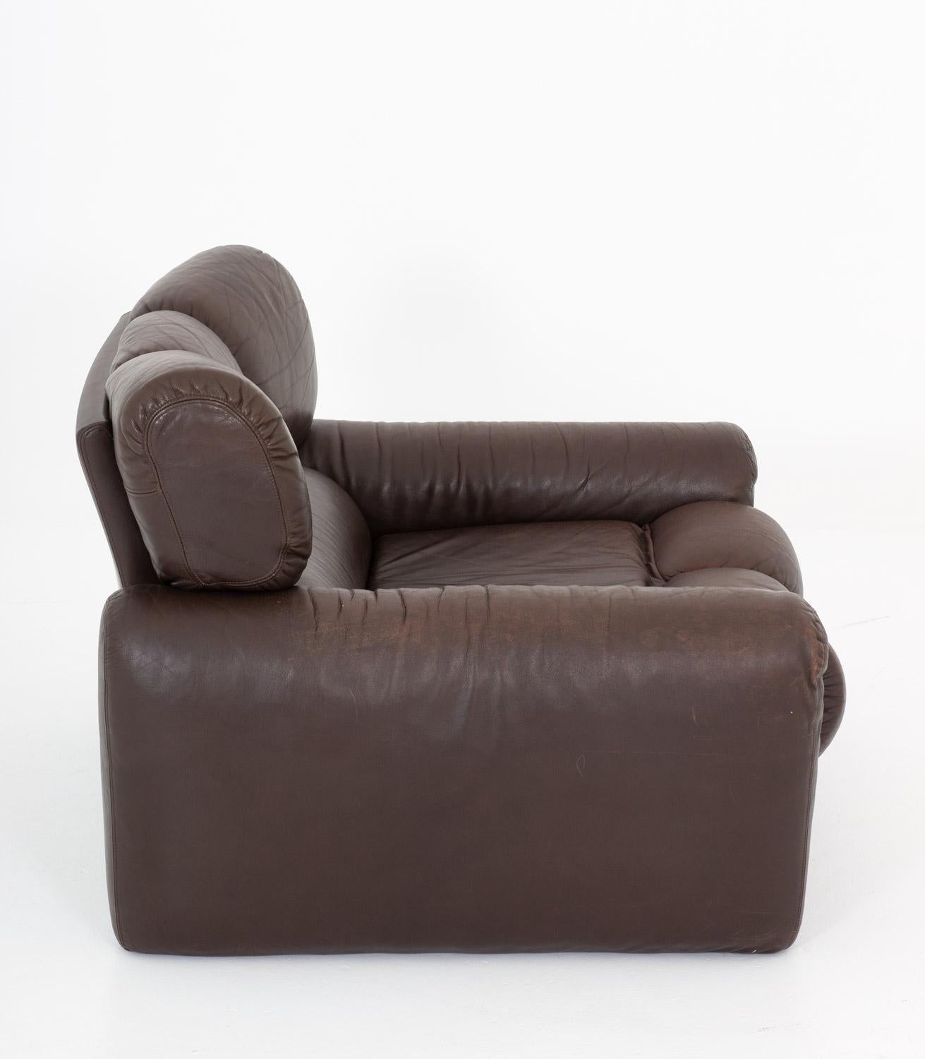 Swedish Leather Lunge Chair by Tongiani Stefanos, Italy For Sale