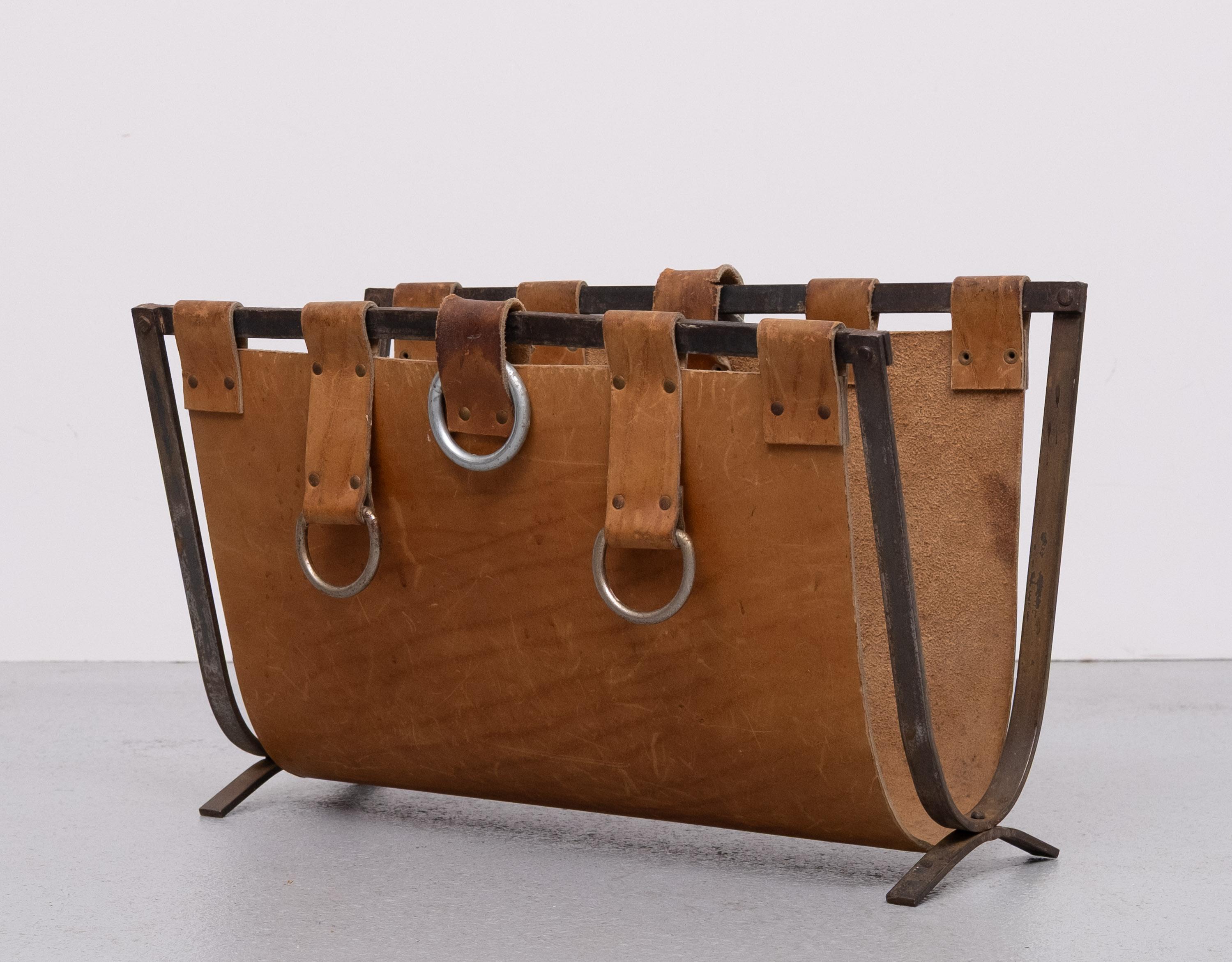 Metà XX secolo Porta riviste in pelle Jacques  Adnet in stile anni '50 in vendita