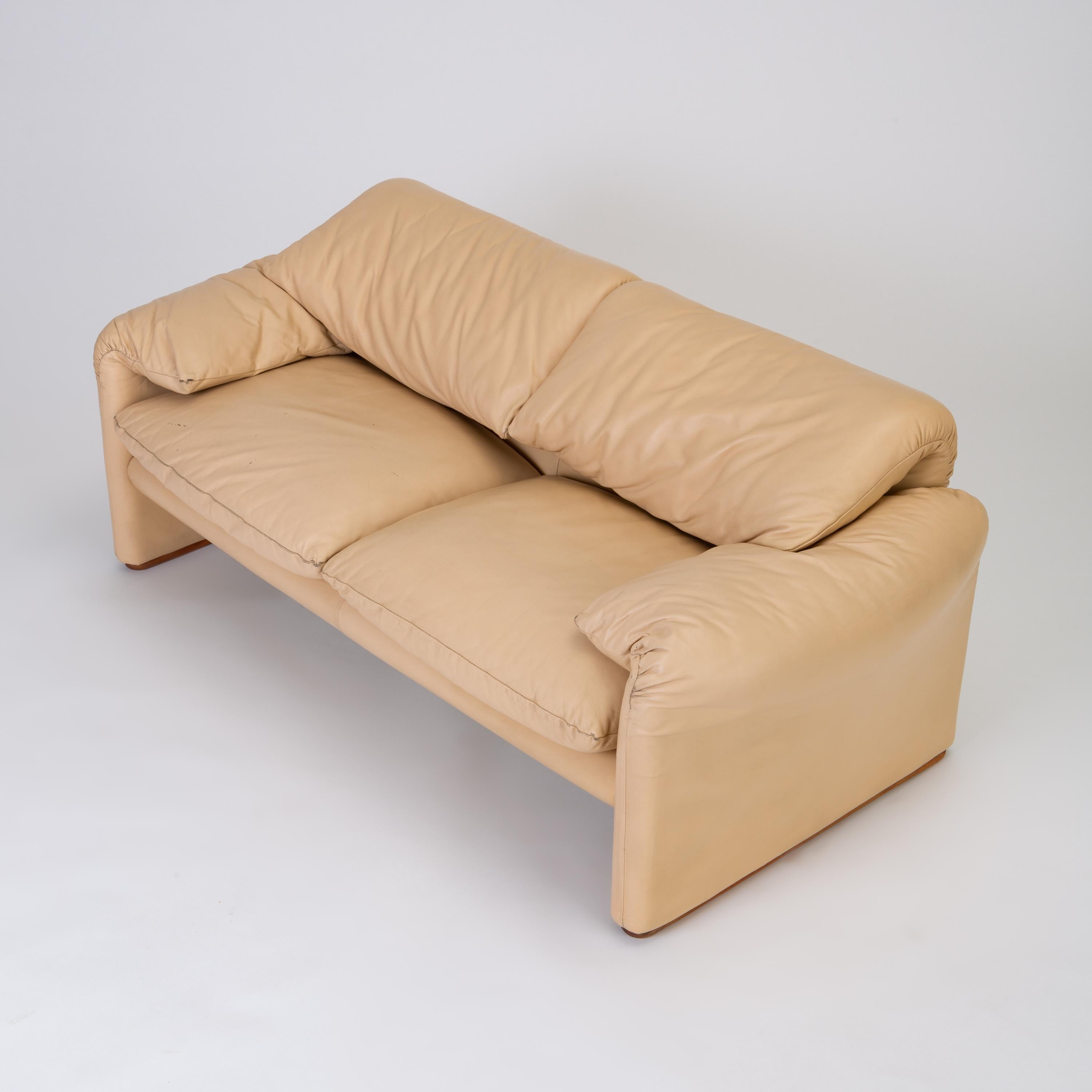 Mid-Century Modern Leather “Maralunga” Loveseat by Vico Magistretti for Cassina