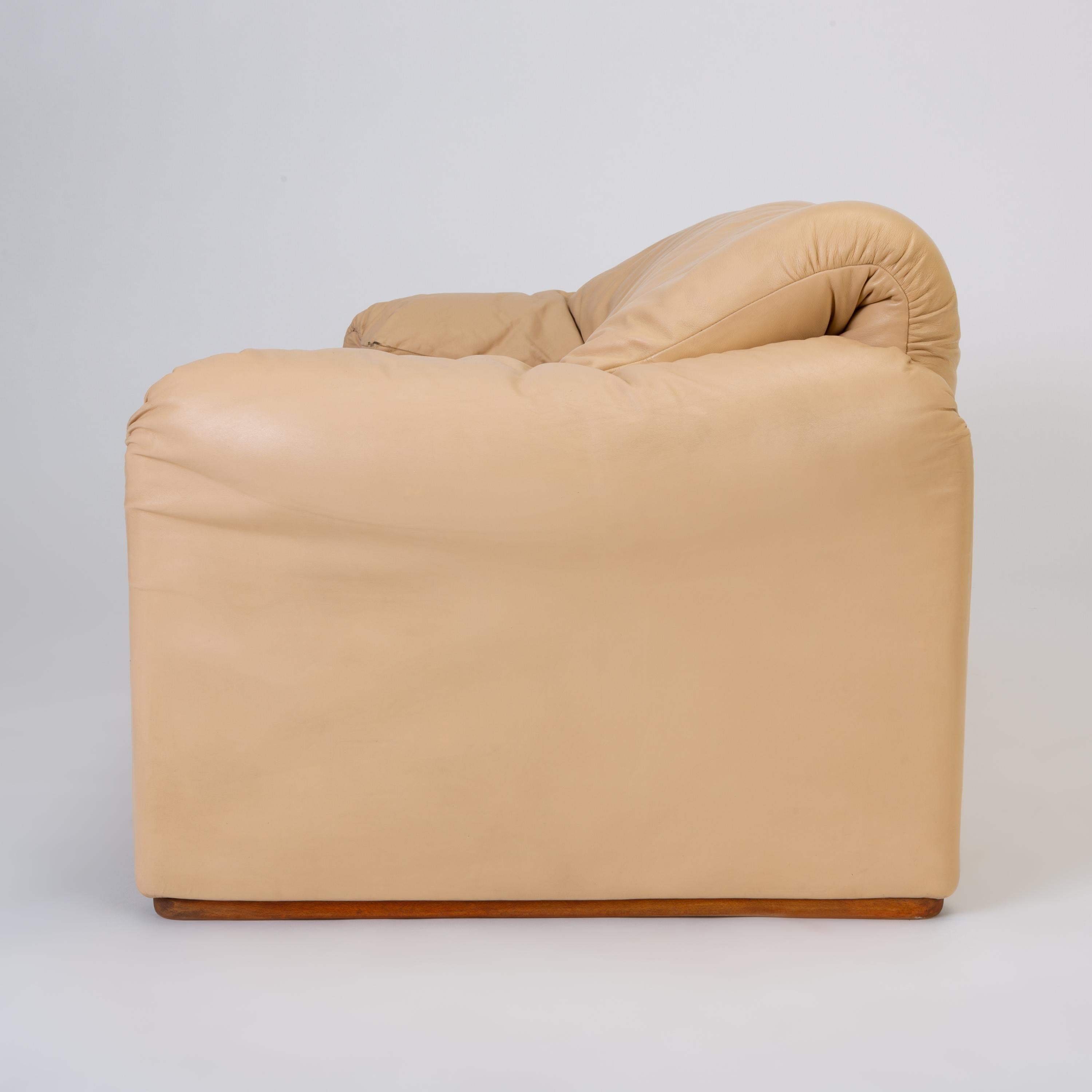 Late 20th Century Leather “Maralunga” Loveseat by Vico Magistretti for Cassina
