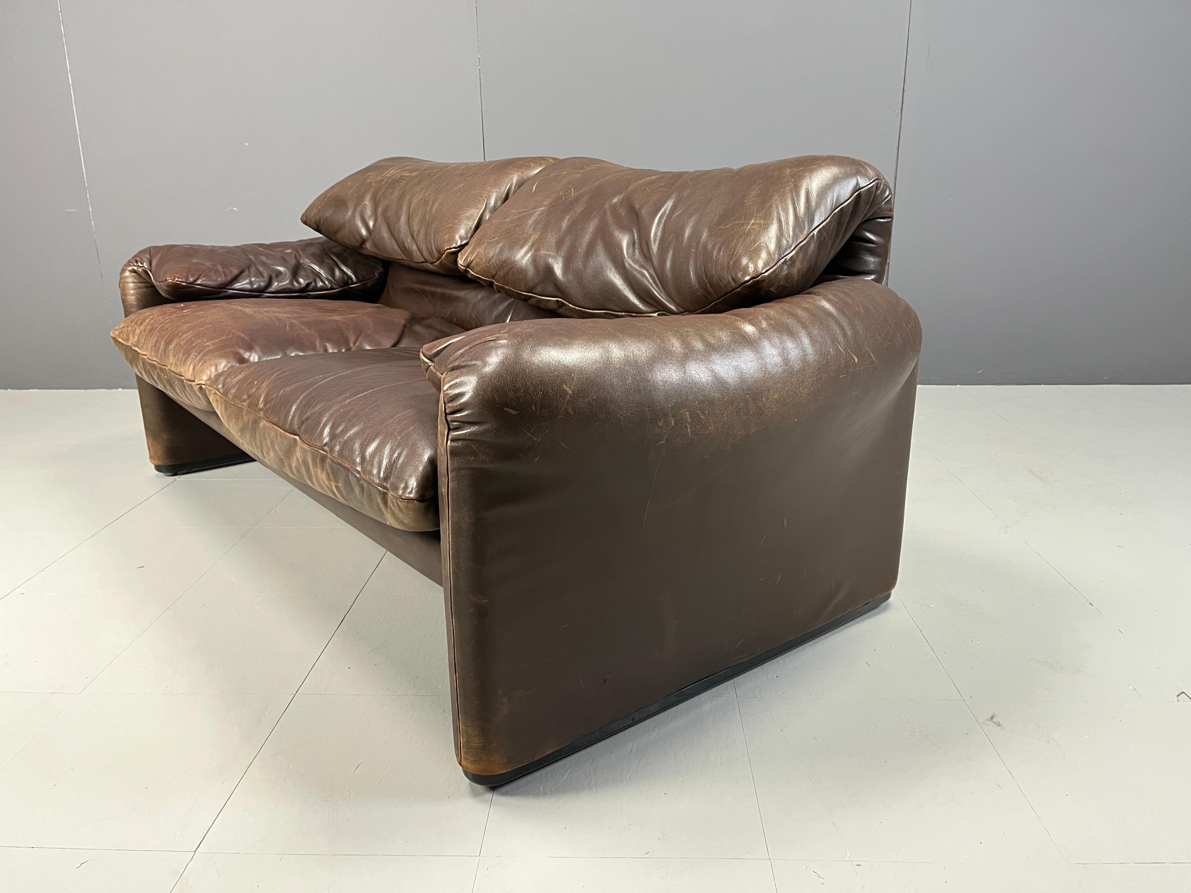 Leather Maralunga sofa by Vico Magistretti for Cassina 3