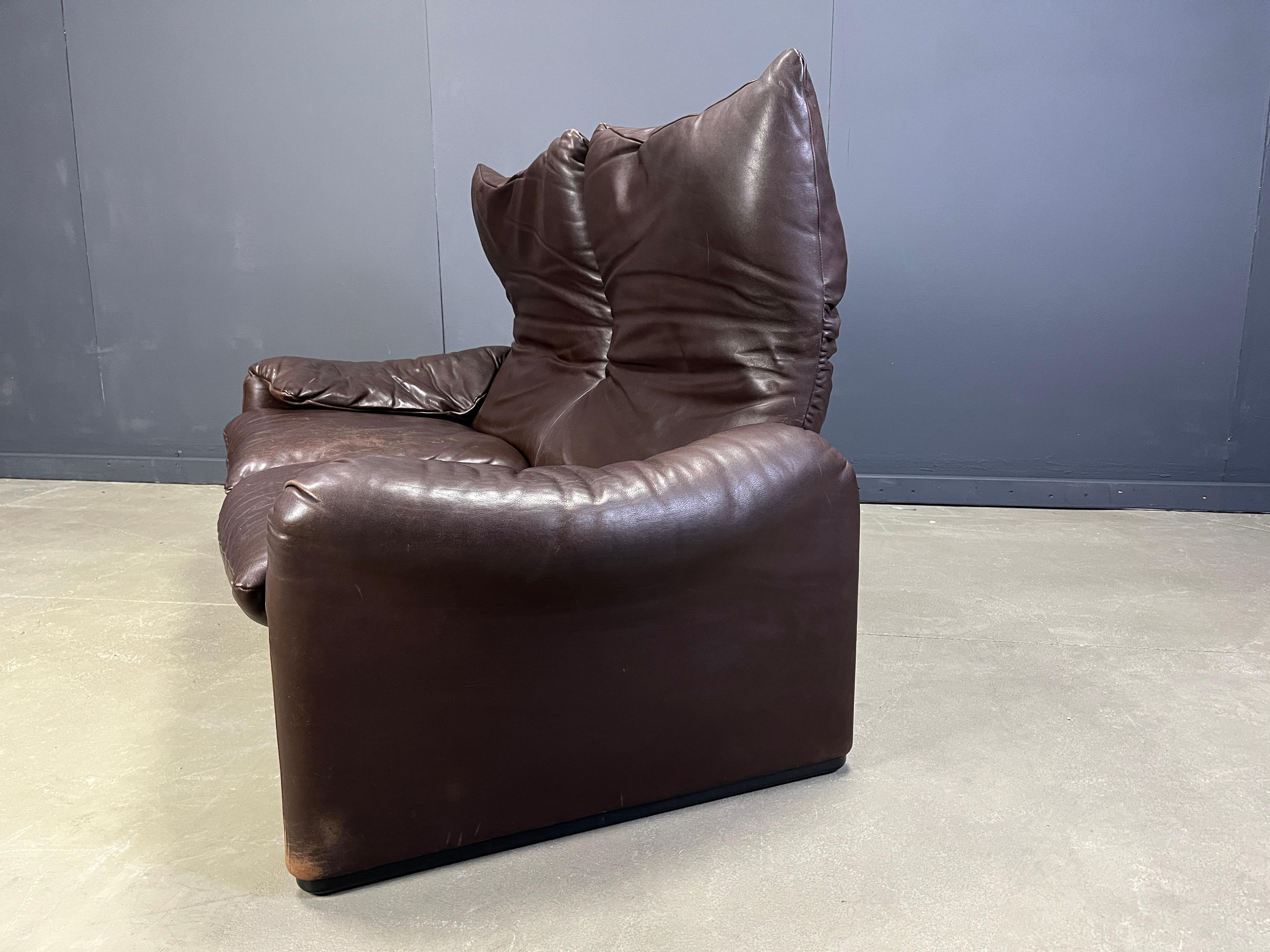 Leather Maralunga sofa by Vico Magistretti for Cassina 4