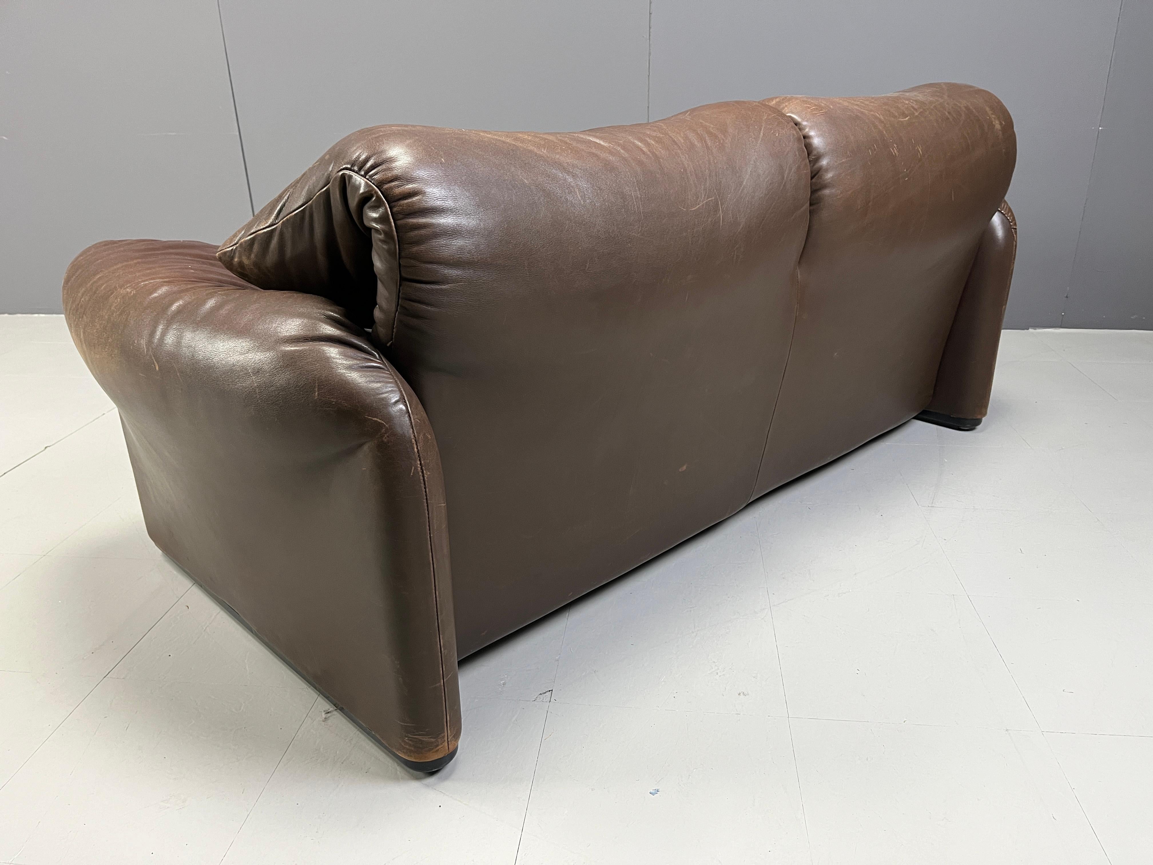 Leather Maralunga sofa by Vico Magistretti for Cassina 4