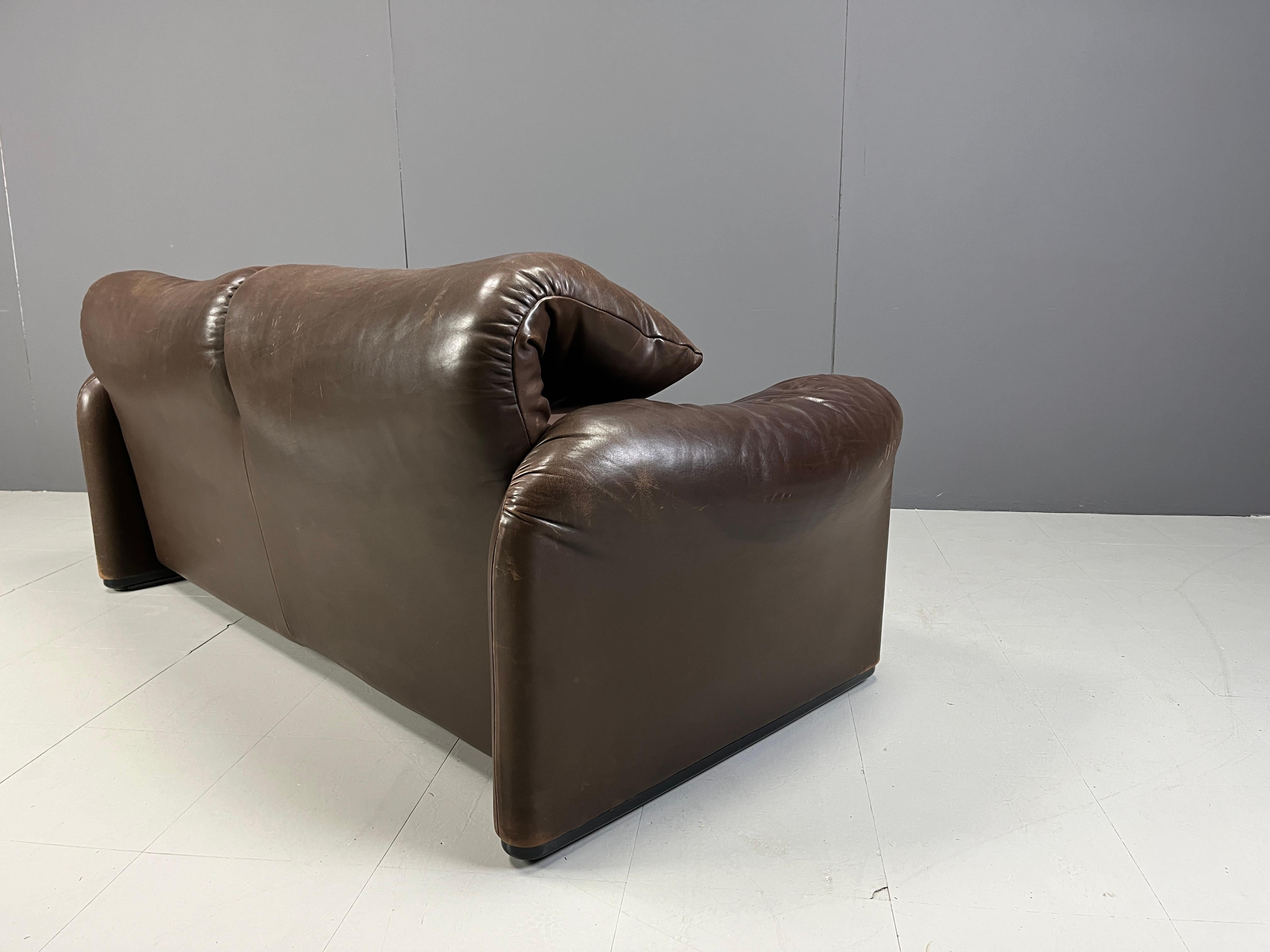 Leather Maralunga sofa by Vico Magistretti for Cassina 6
