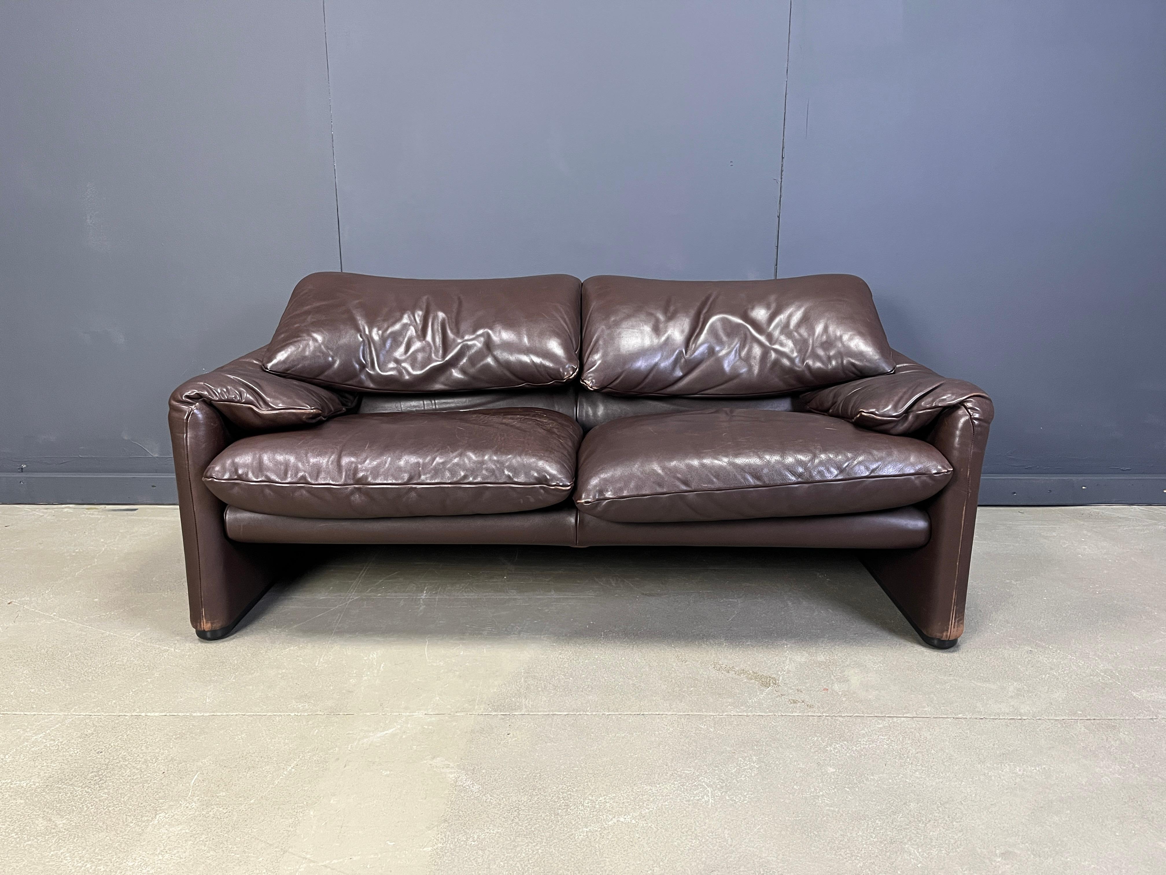 Mid-Century Modern Leather Maralunga sofa by Vico Magistretti for Cassina
