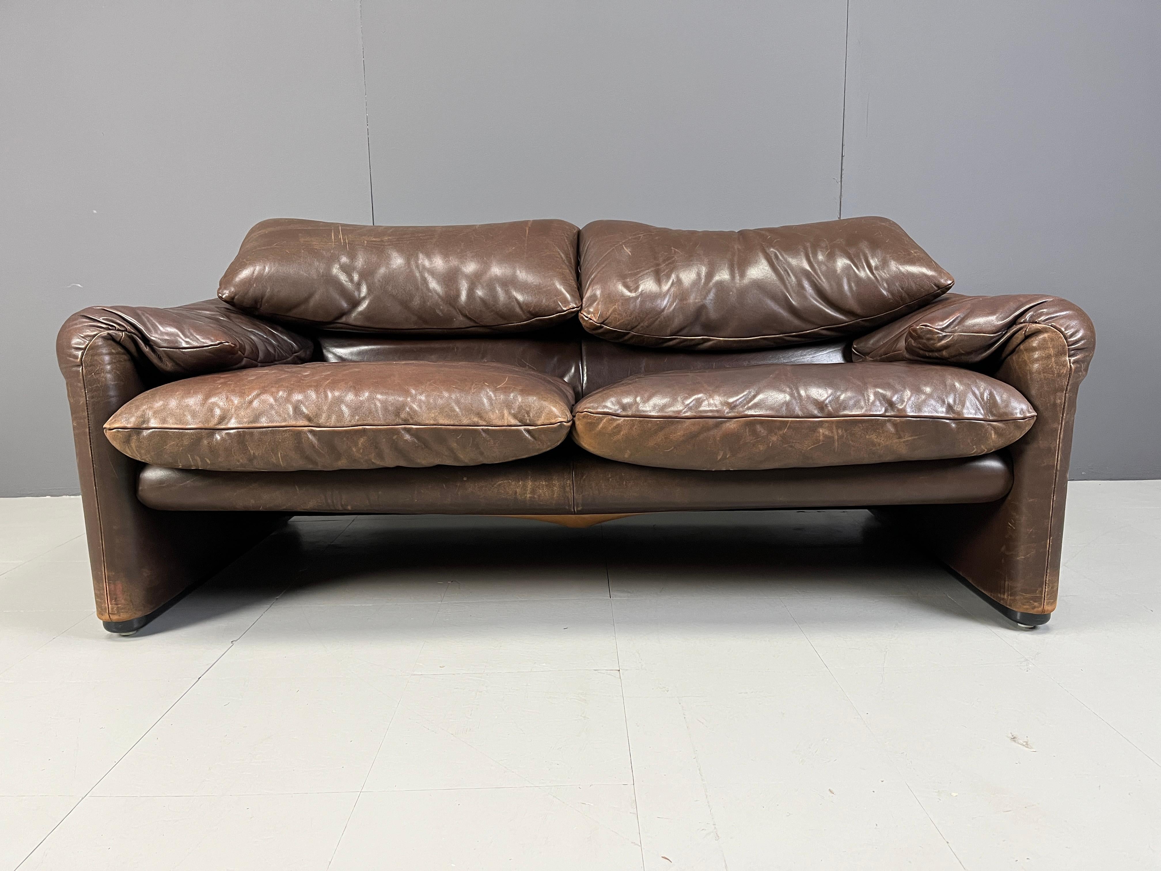 Mid-Century Modern Leather Maralunga sofa by Vico Magistretti for Cassina