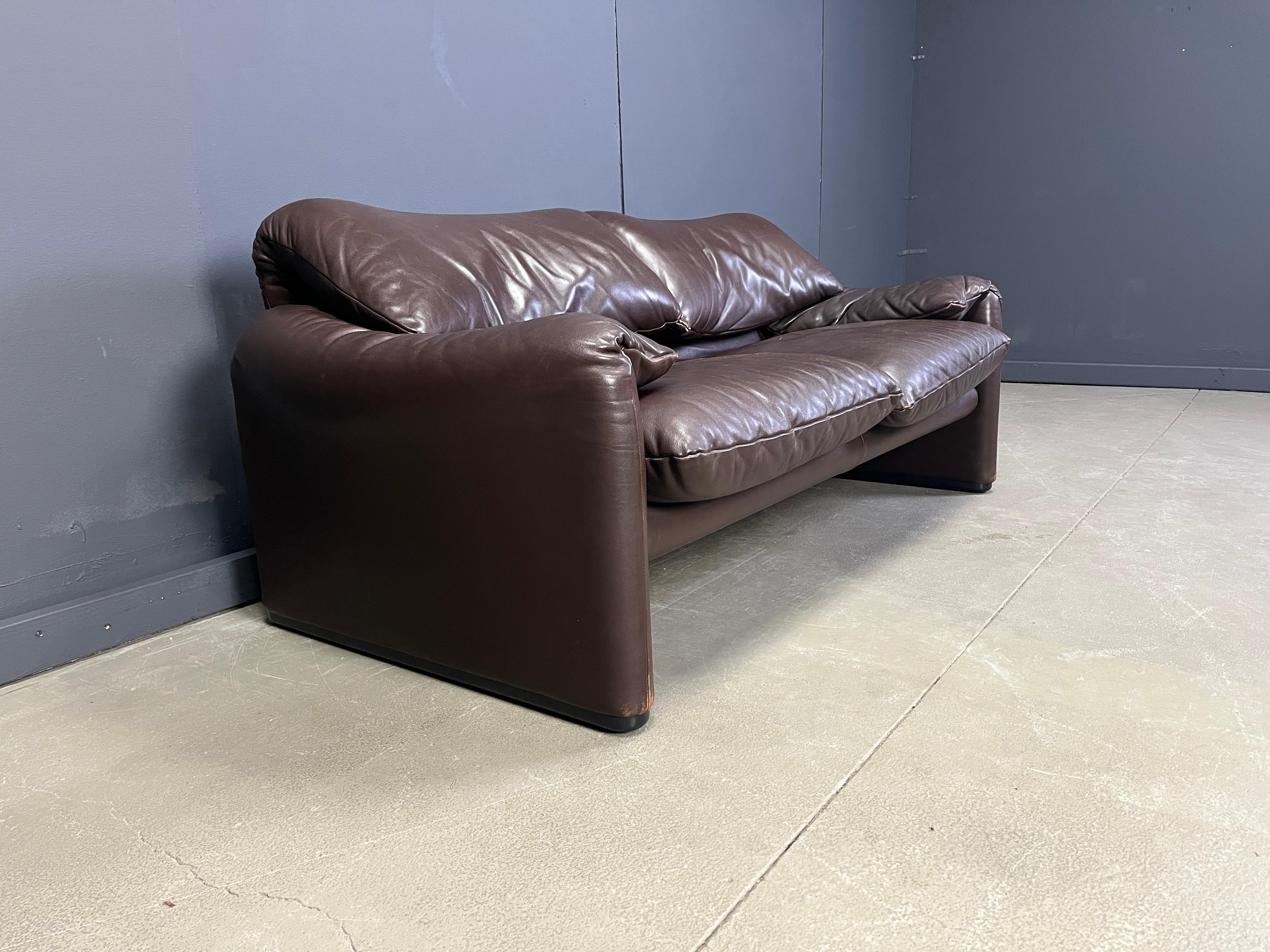 Late 20th Century Leather Maralunga sofa by Vico Magistretti for Cassina