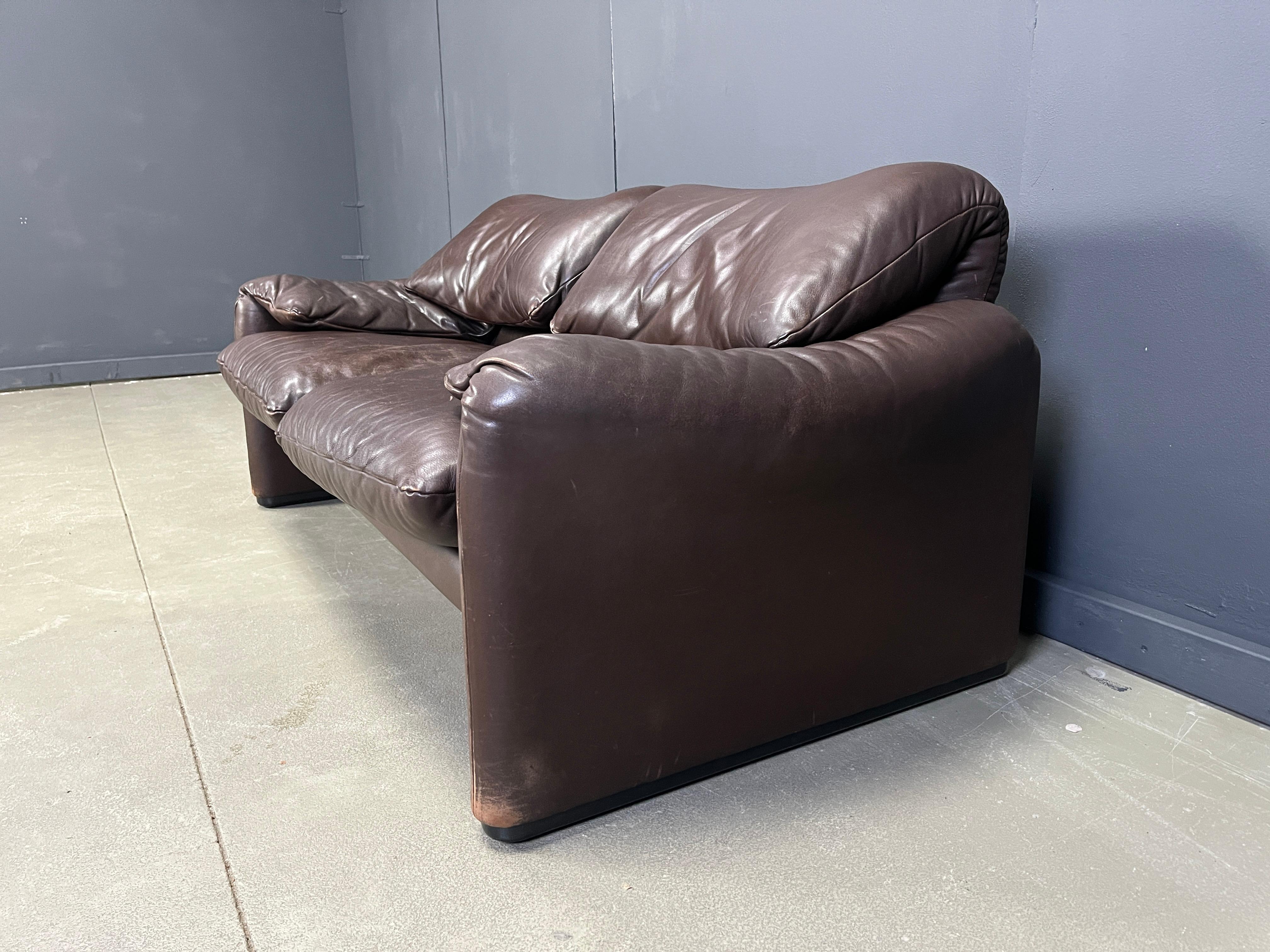 Leather Maralunga sofa by Vico Magistretti for Cassina 1