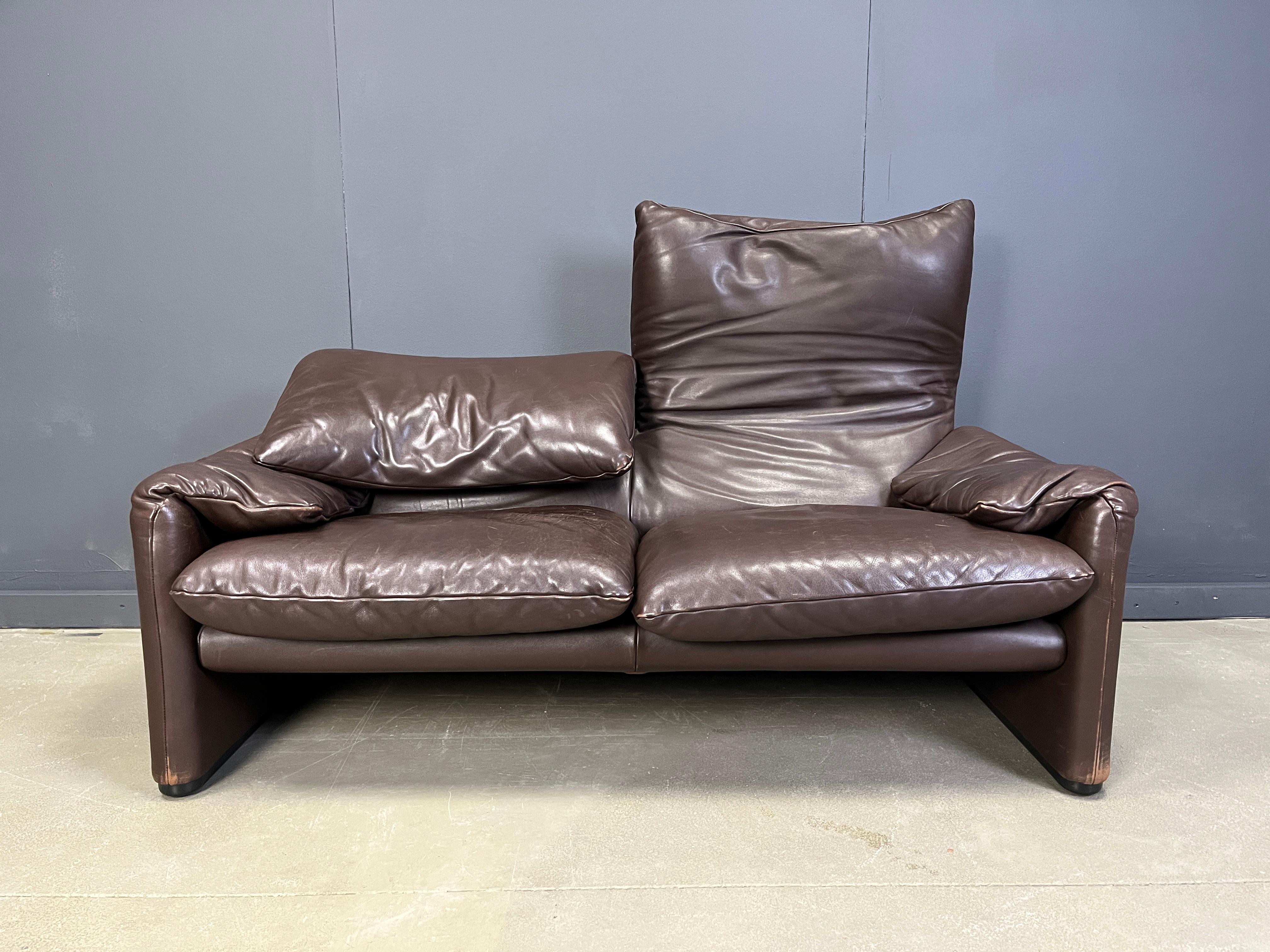 Leather Maralunga sofa by Vico Magistretti for Cassina 2