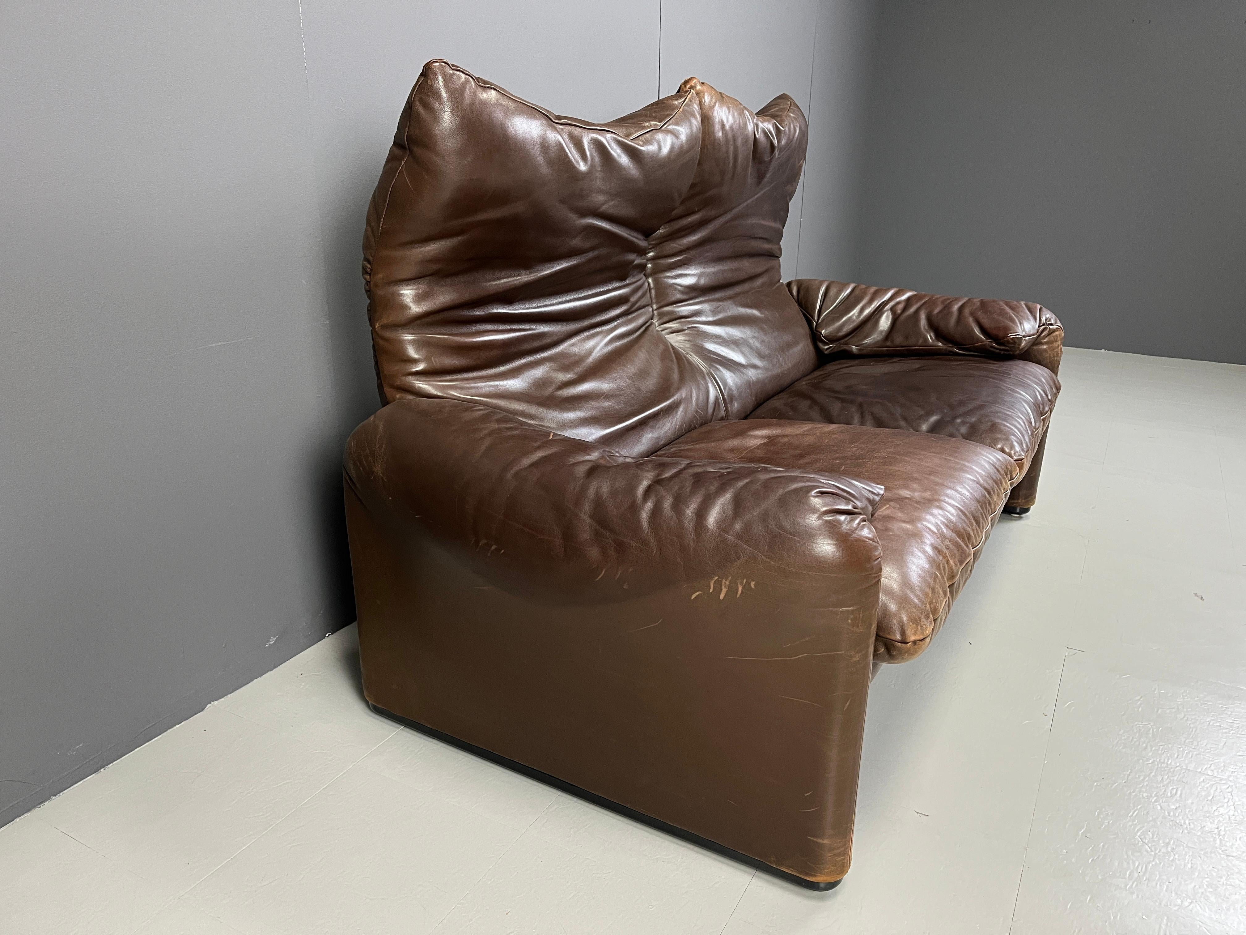 Leather Maralunga sofa by Vico Magistretti for Cassina 2
