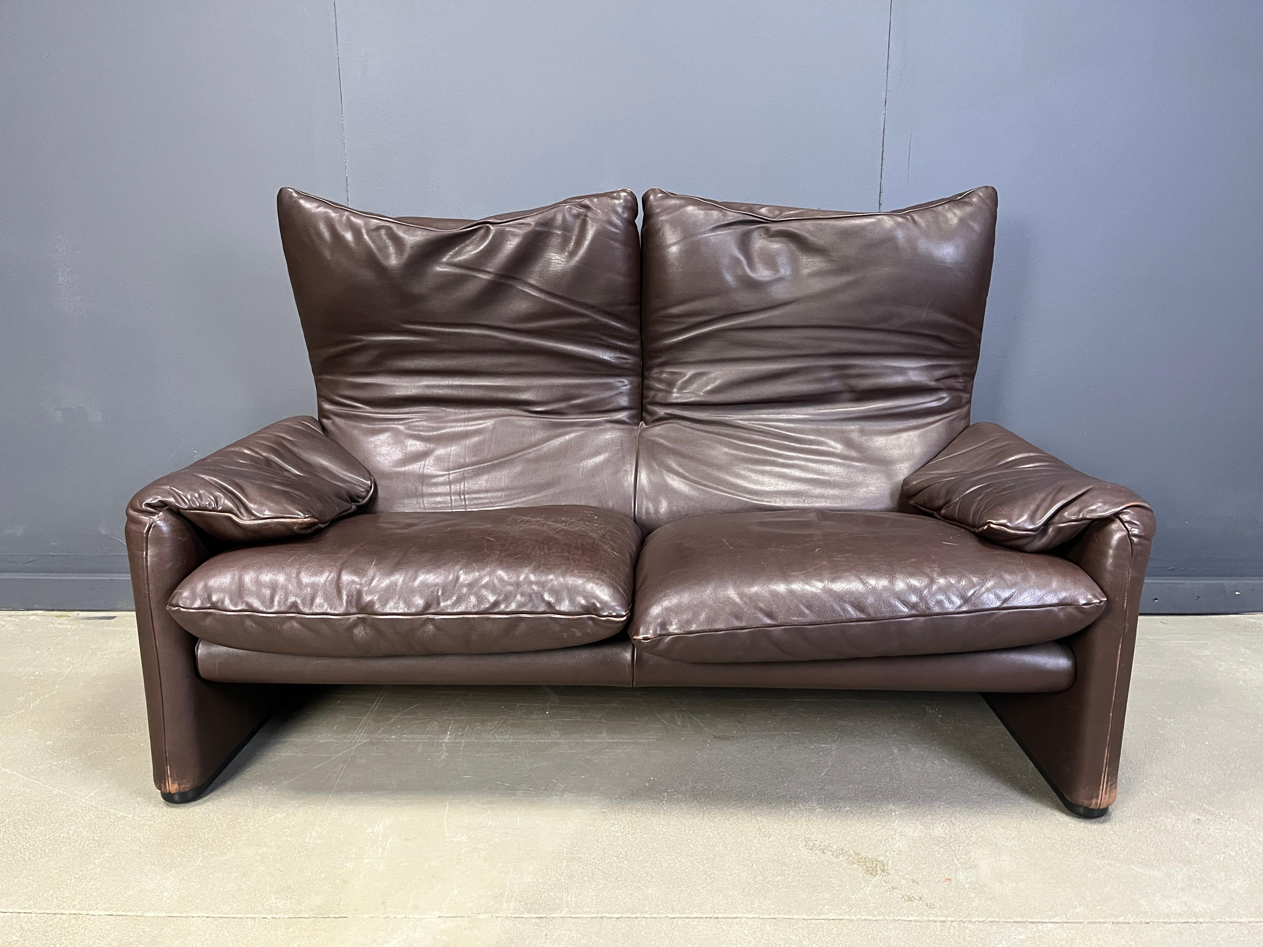 Leather Maralunga sofa by Vico Magistretti for Cassina 3