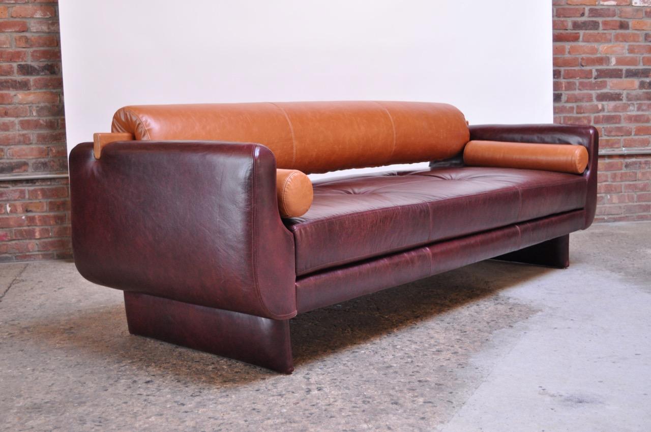 Remarkable sofa designed by Vladimir Kagan for American Leather Studios composed of two removable bolster accent pillows and back bolster in leather. The removal of the back bolster converts the sofa to a daybed.
Completely redone with brand new