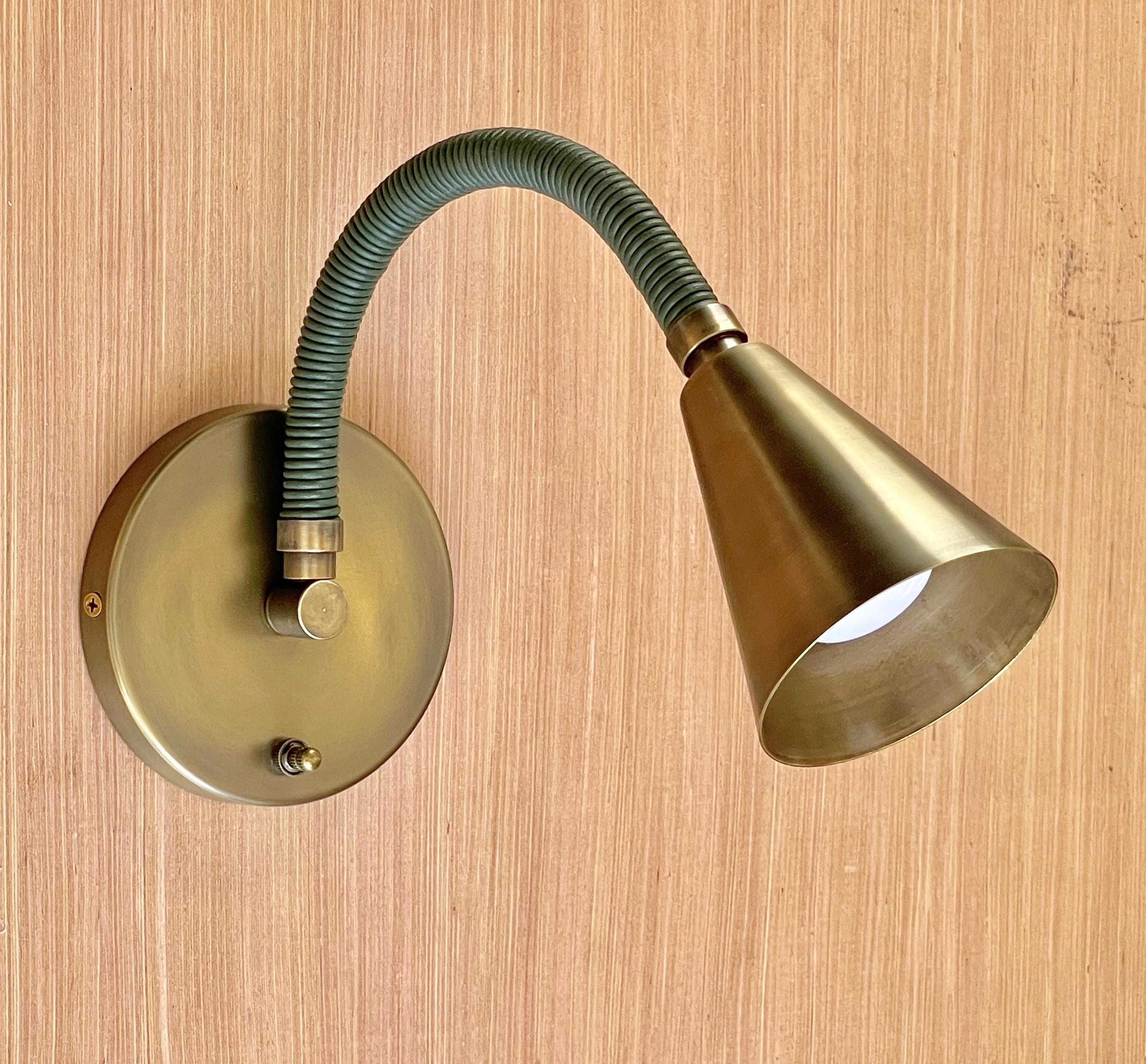 Americano Lampada da parete flessibile Meander in pelle in vendita