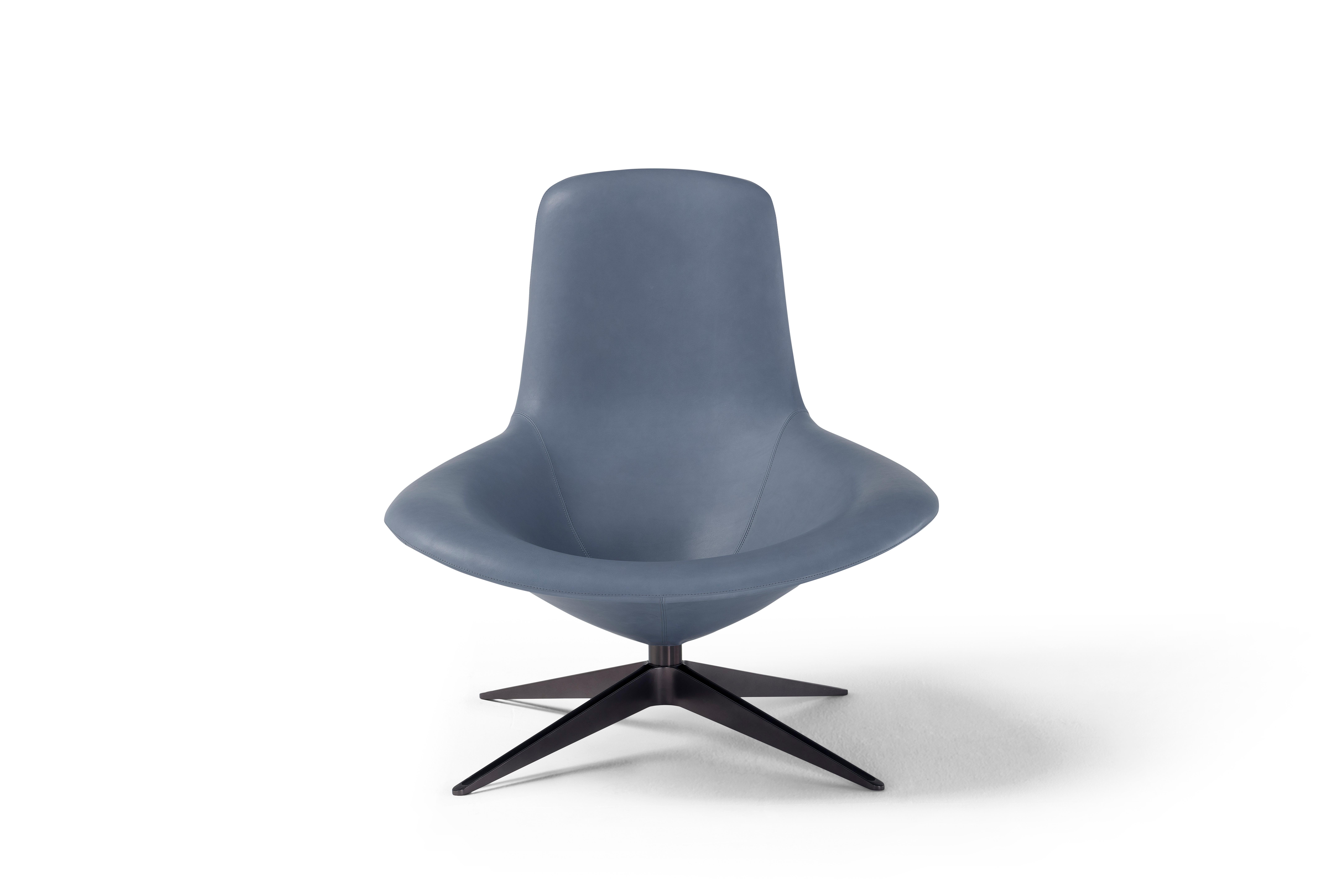 Fauteuil pivotant en cuir Medea par Amura Lab
Dimensions : L 93 x D 88 x H 100 cm
Matériaux : STRUCTURE : mousse de polyuréthane moulée + fibre de verre PADS : mousse de polyuréthane, densité 35+45 kg/m³ BASE : métal.

Laboratoire Amura :
Dans leur